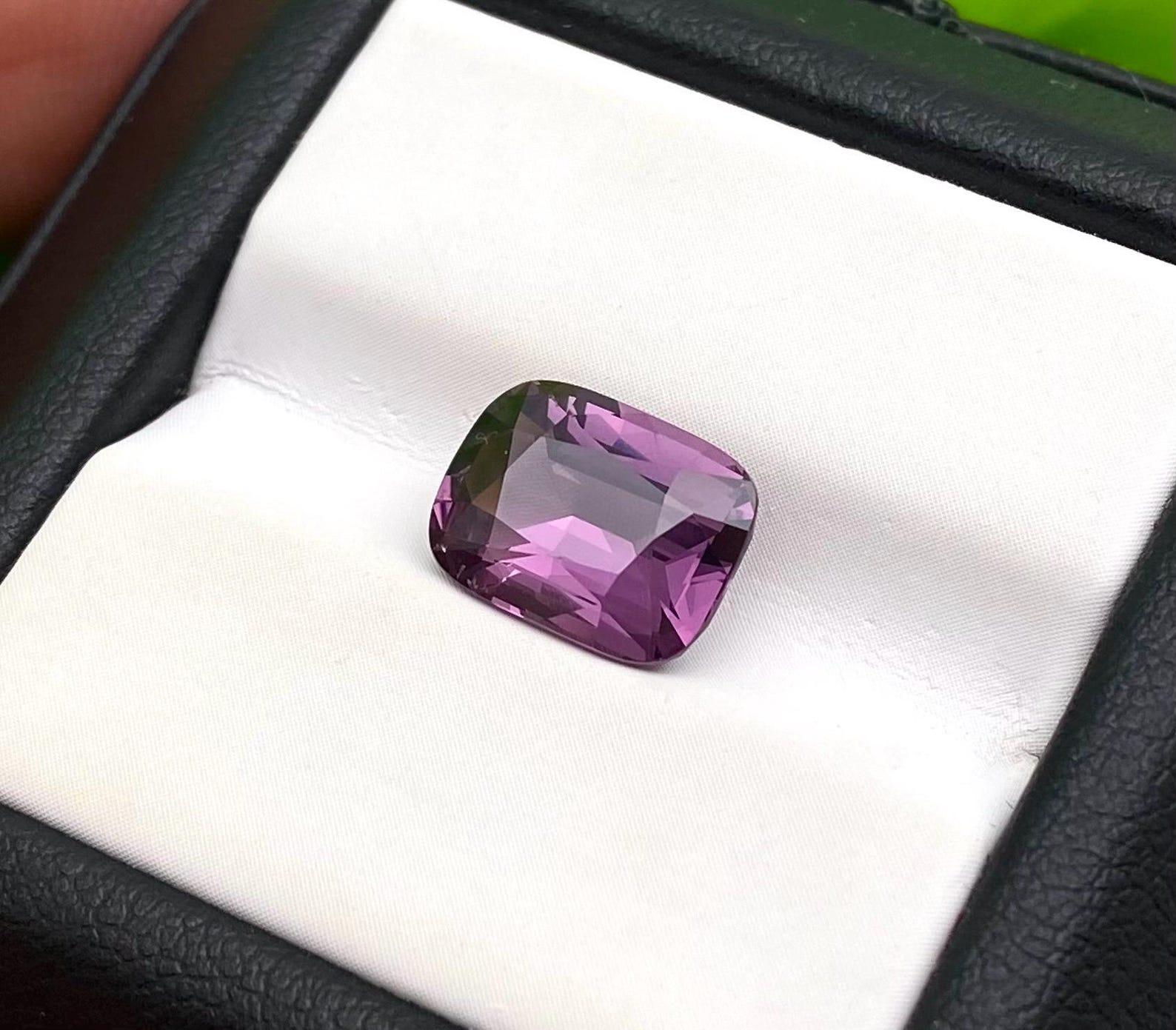 Women's or Men's Natural Purple spinel loose gemstone 4.05 Ct ., Cushion cut, Origin Sri Lanka For Sale