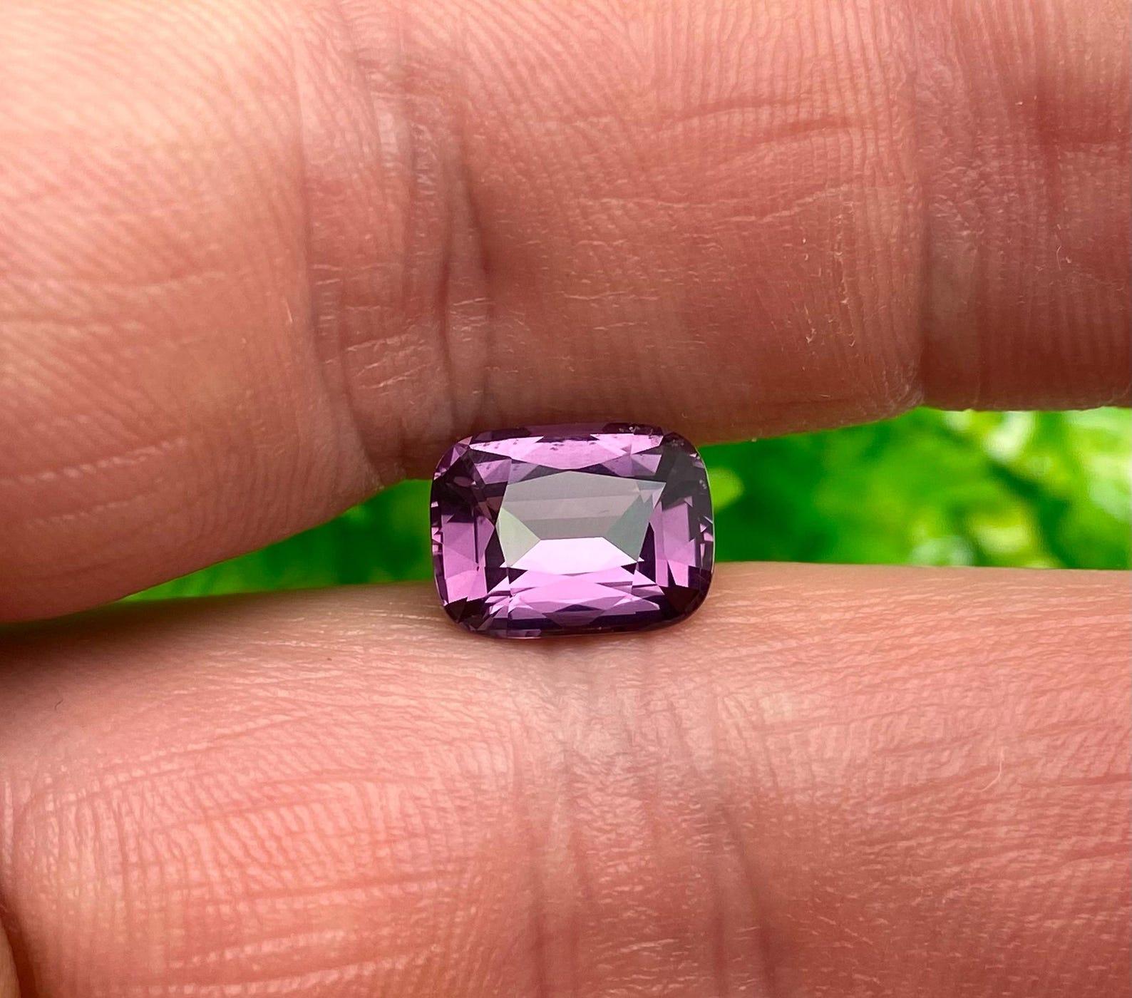 Natural Purple spinel loose gemstone 4.05 Ct ., Cushion cut, Origin Sri Lanka For Sale 2
