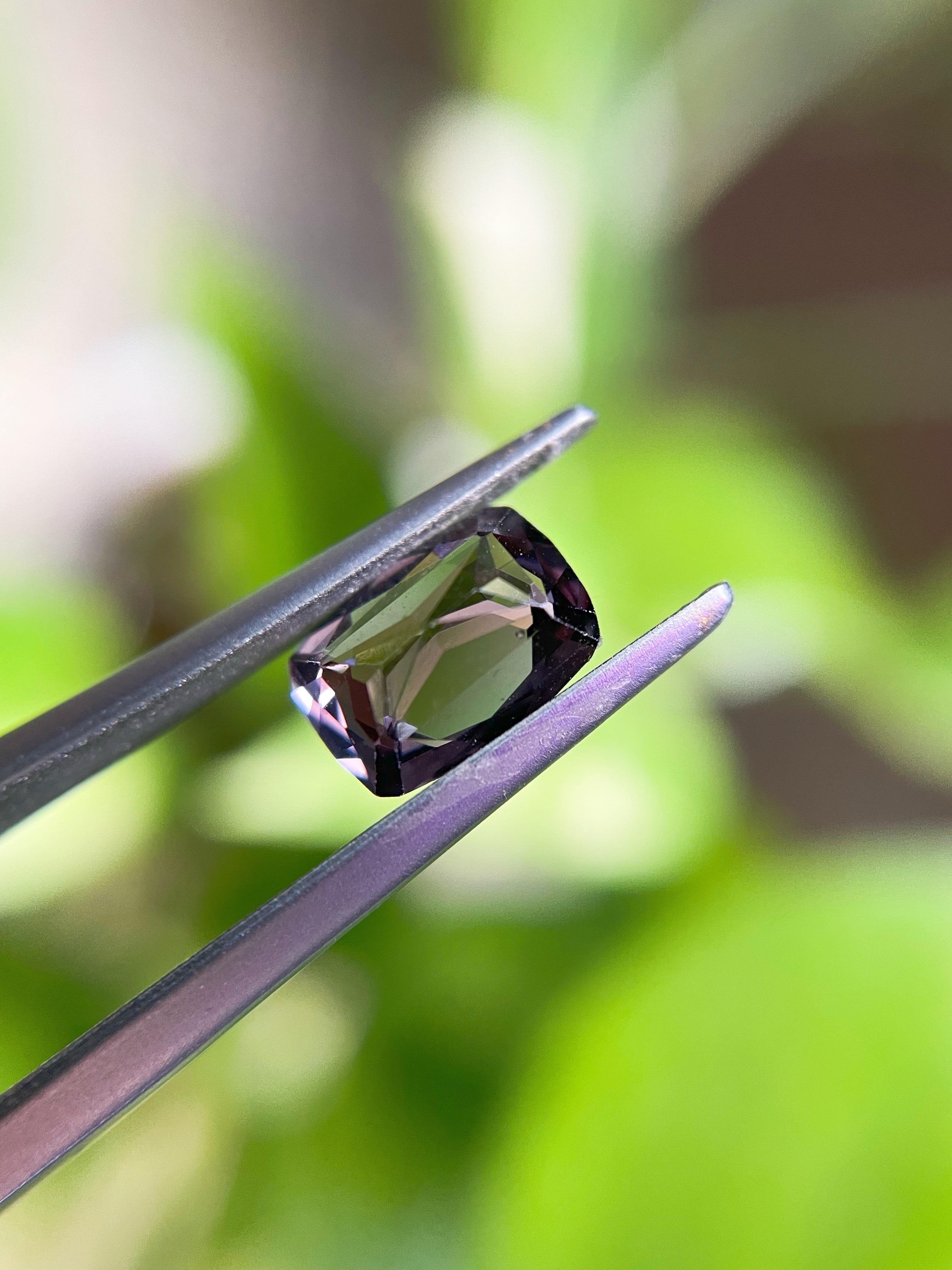 Natural Purplish Gray Spinel, for Jewelry Making 1.6555 Ct en vente 4