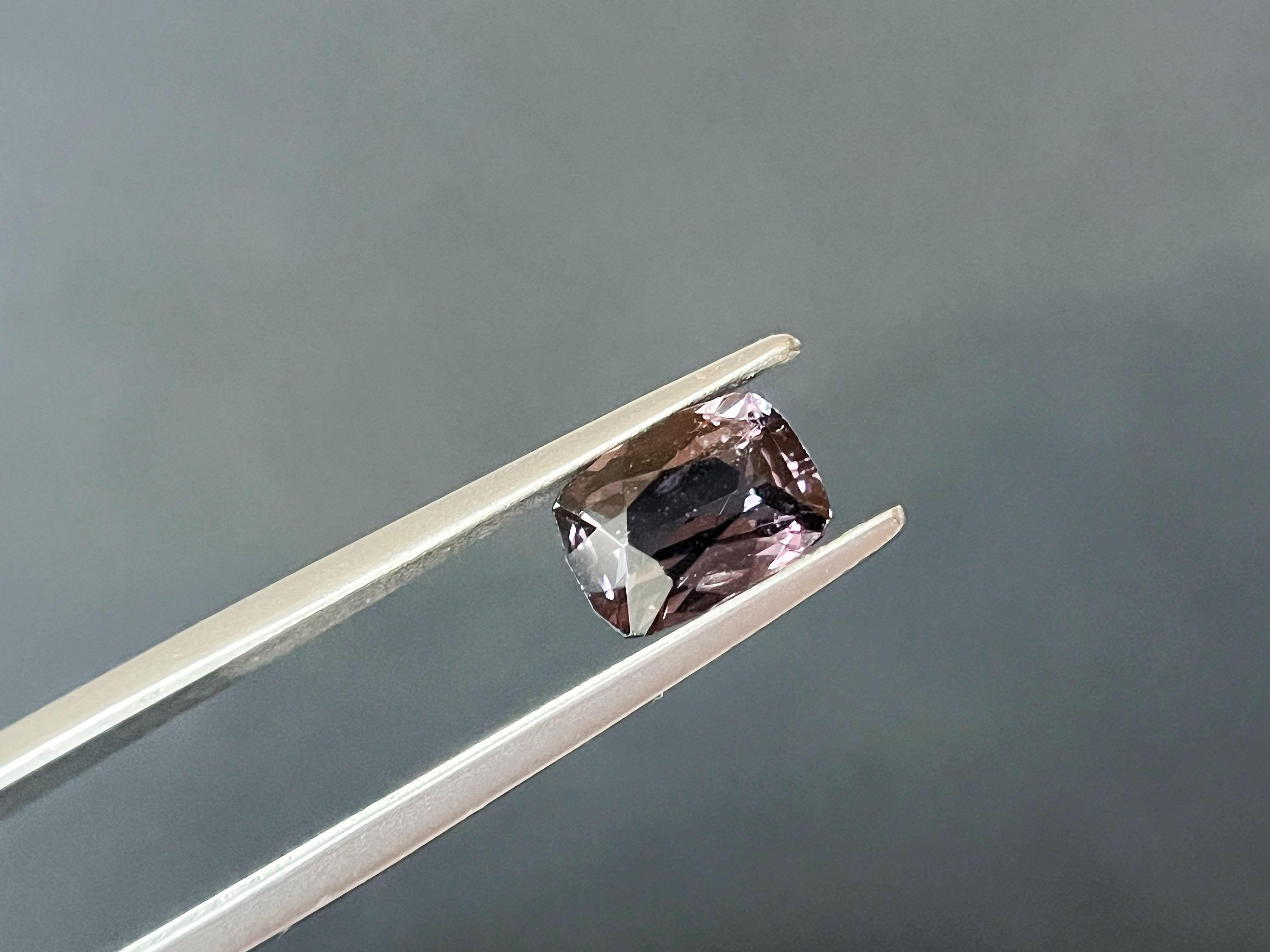 Natural Purplish Gray Spinel, for Jewelry Making 1.6555 Ct en vente 5
