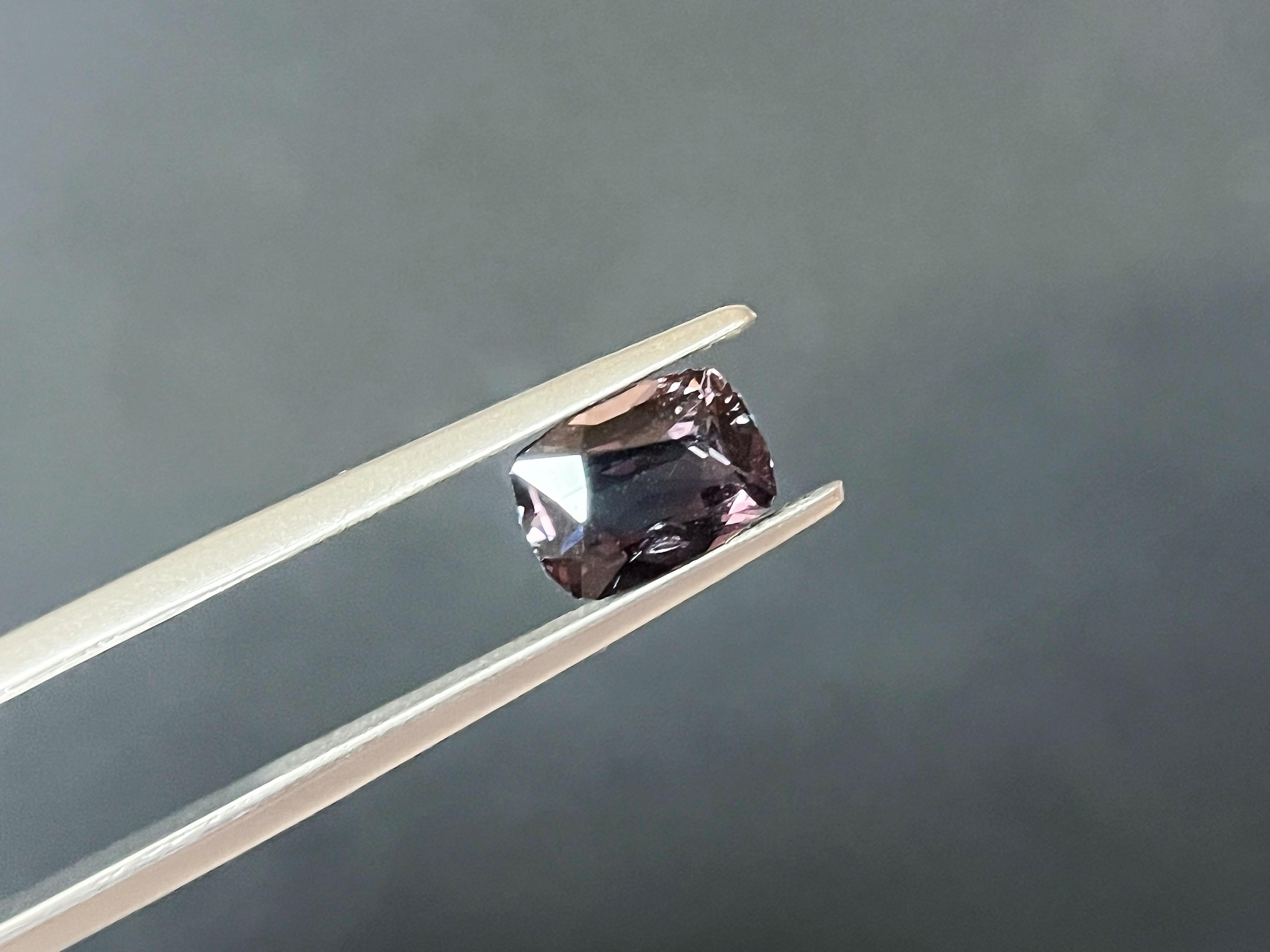 Natural Purplish Gray Spinel, for Jewelry Making 1.6555 Ct en vente 6