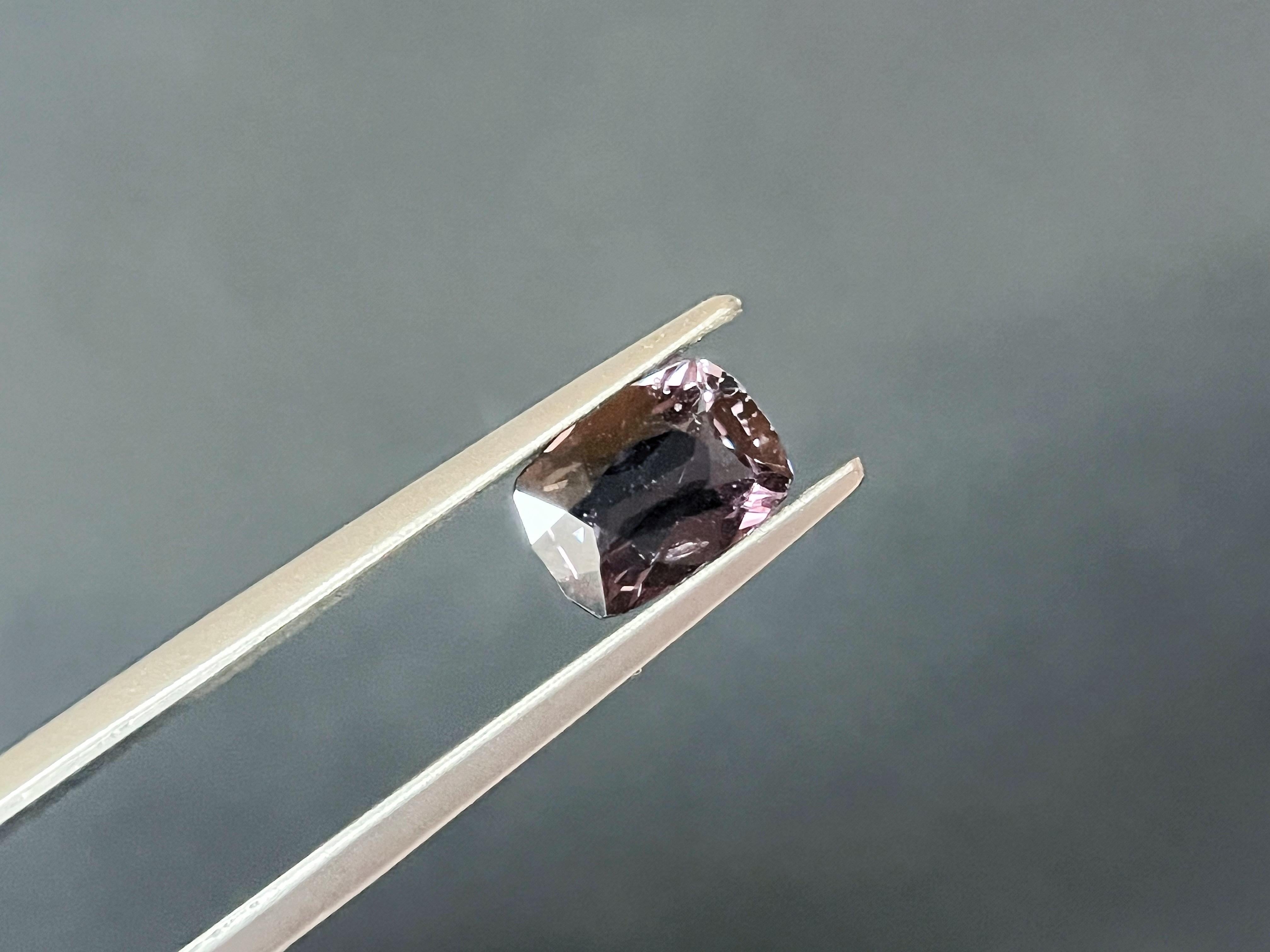 Natural Purplish Gray Spinel, for Jewelry Making 1.6555 Ct en vente 7