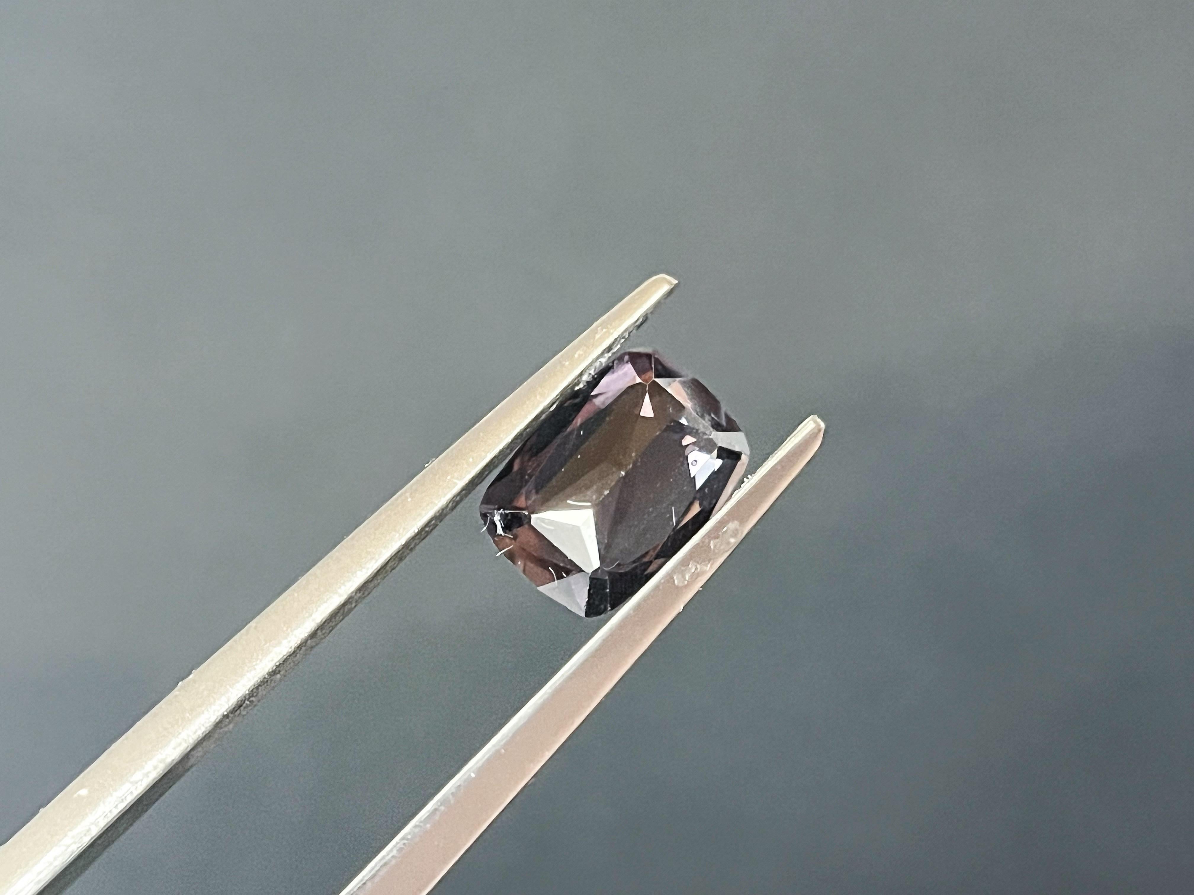Natural Purplish Gray Spinel, for Jewelry Making 1.6555 Ct en vente 9