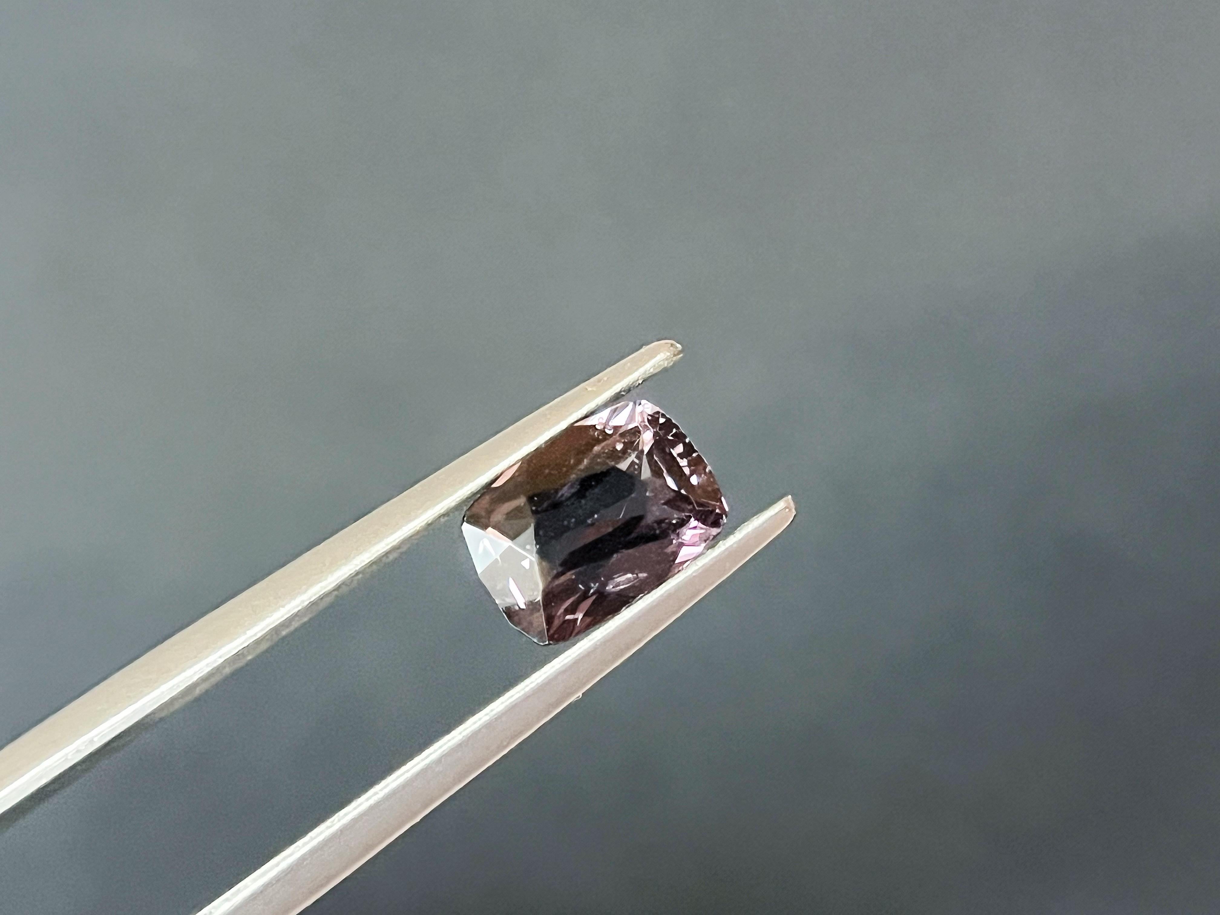 Natural Purplish Gray Spinel, for Jewelry Making 1.6555 Ct en vente 10