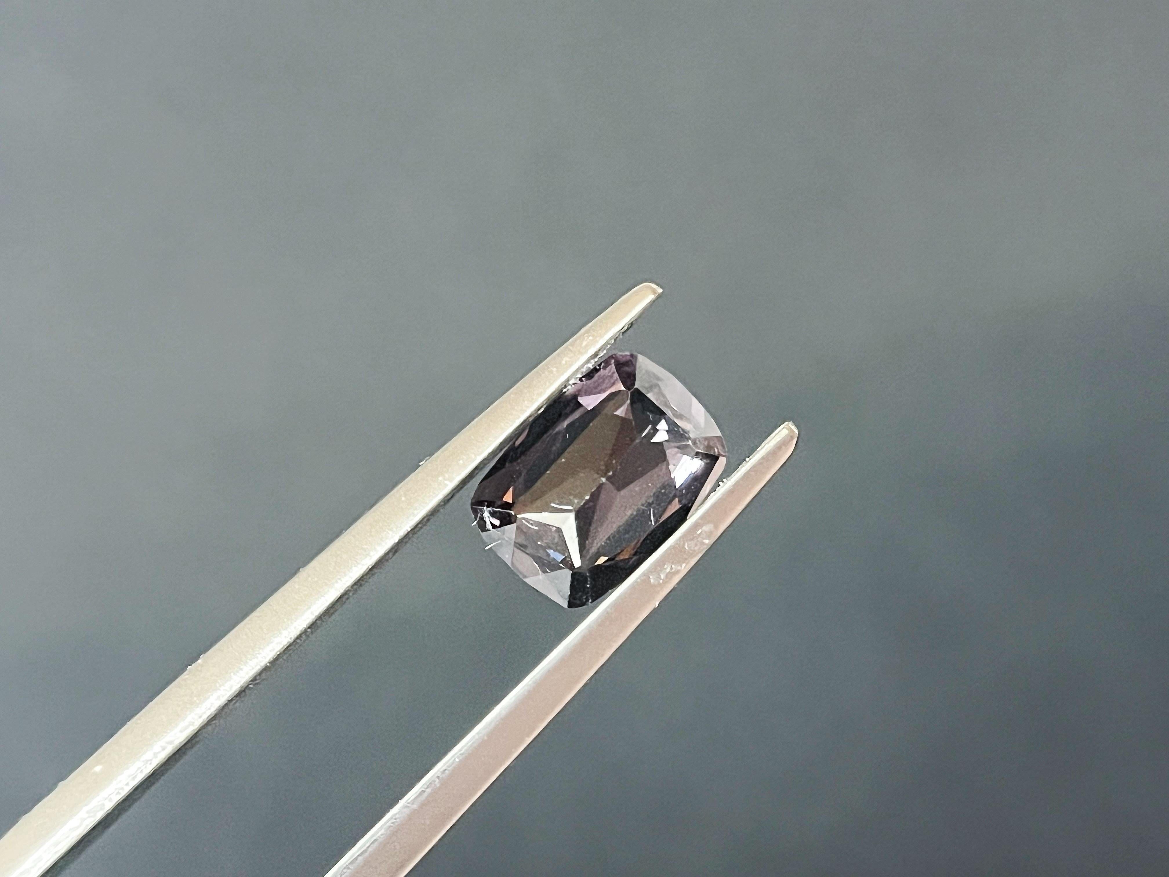 Natural Purplish Gray Spinel, for Jewelry Making 1.6555 Ct en vente 11