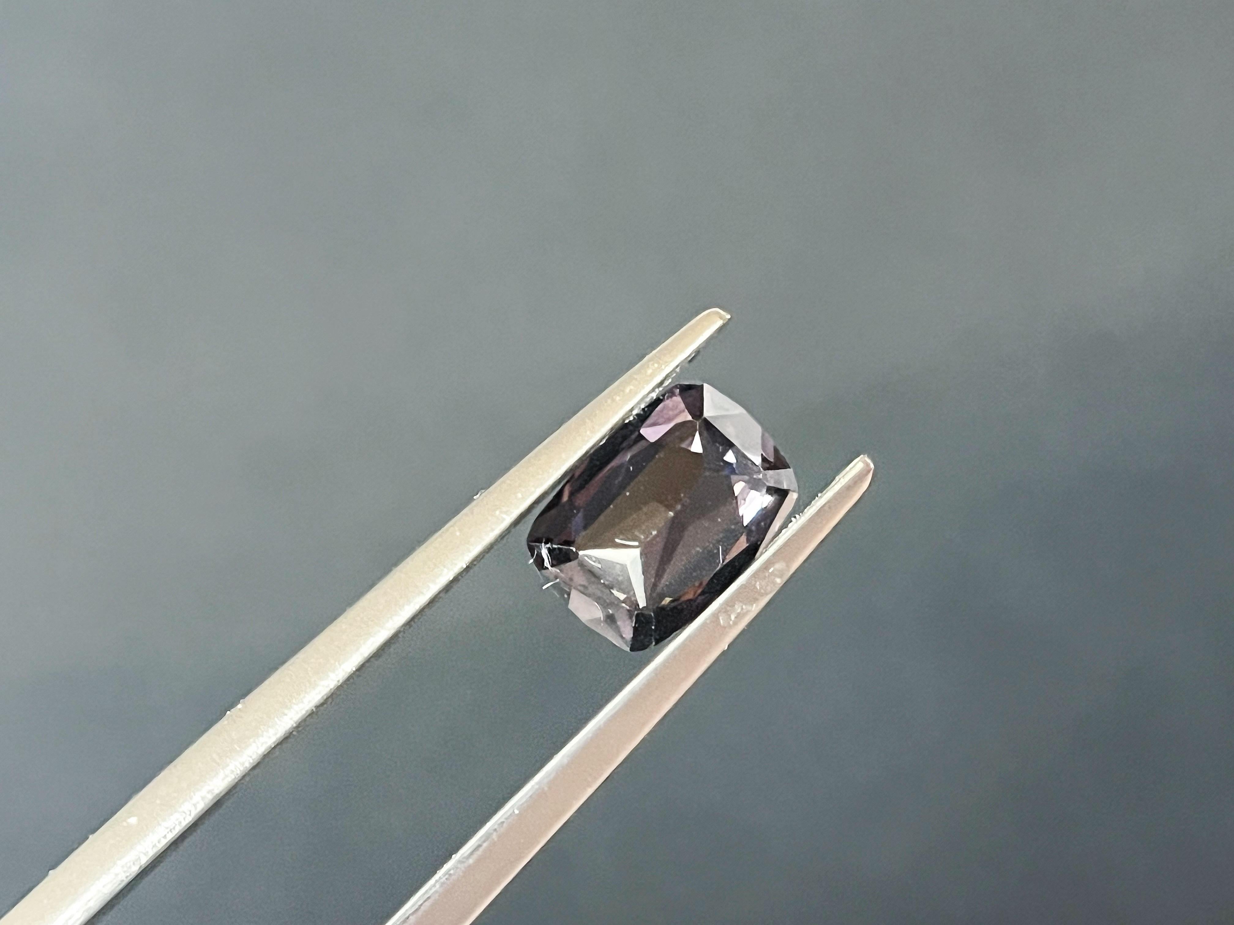 Natural Purplish Gray Spinel, for Jewelry Making 1.6555 Ct en vente 12