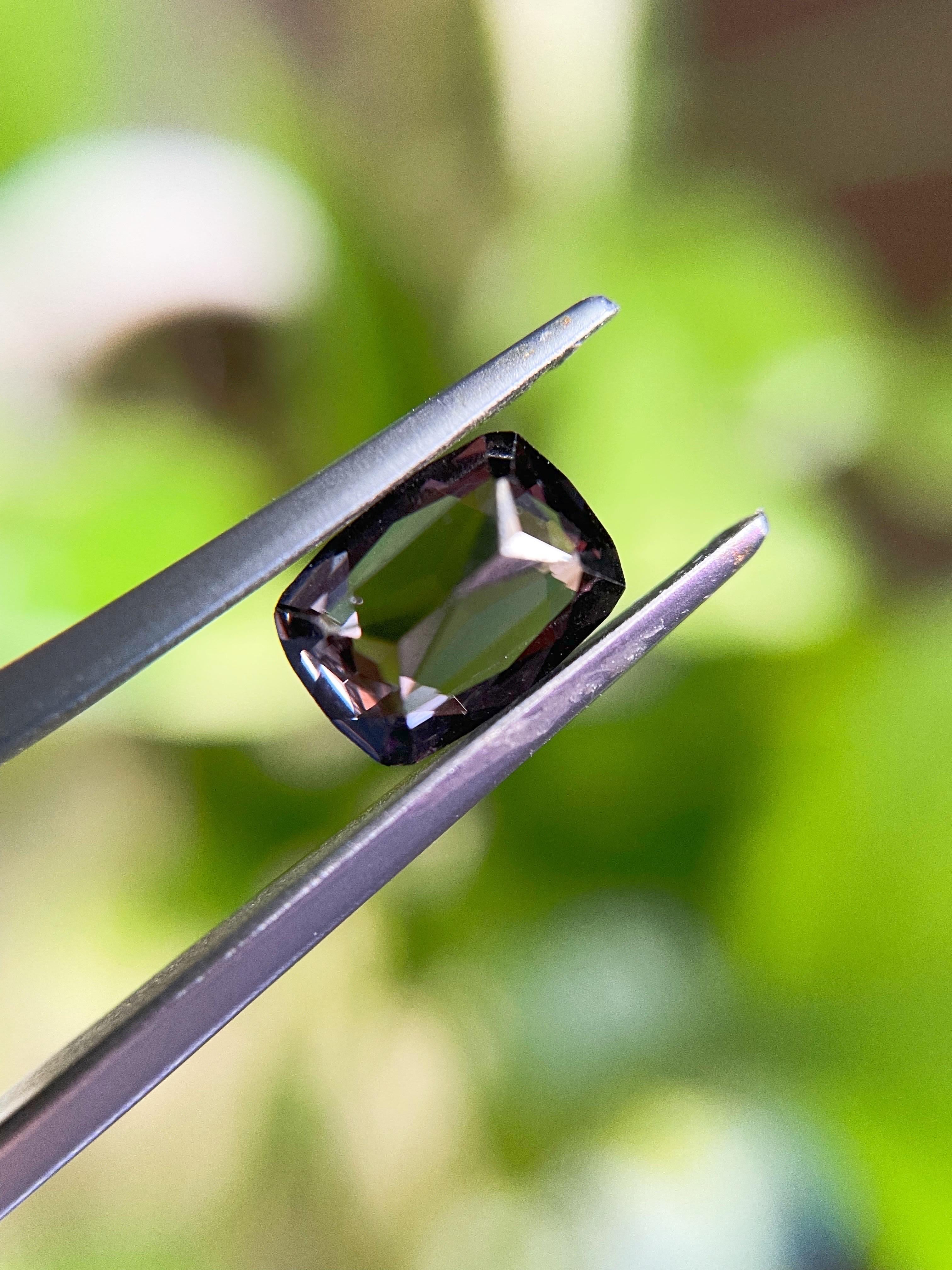 Artisan Natural Purplish Gray Spinel, for Jewelry Making 1.6555 Ct en vente