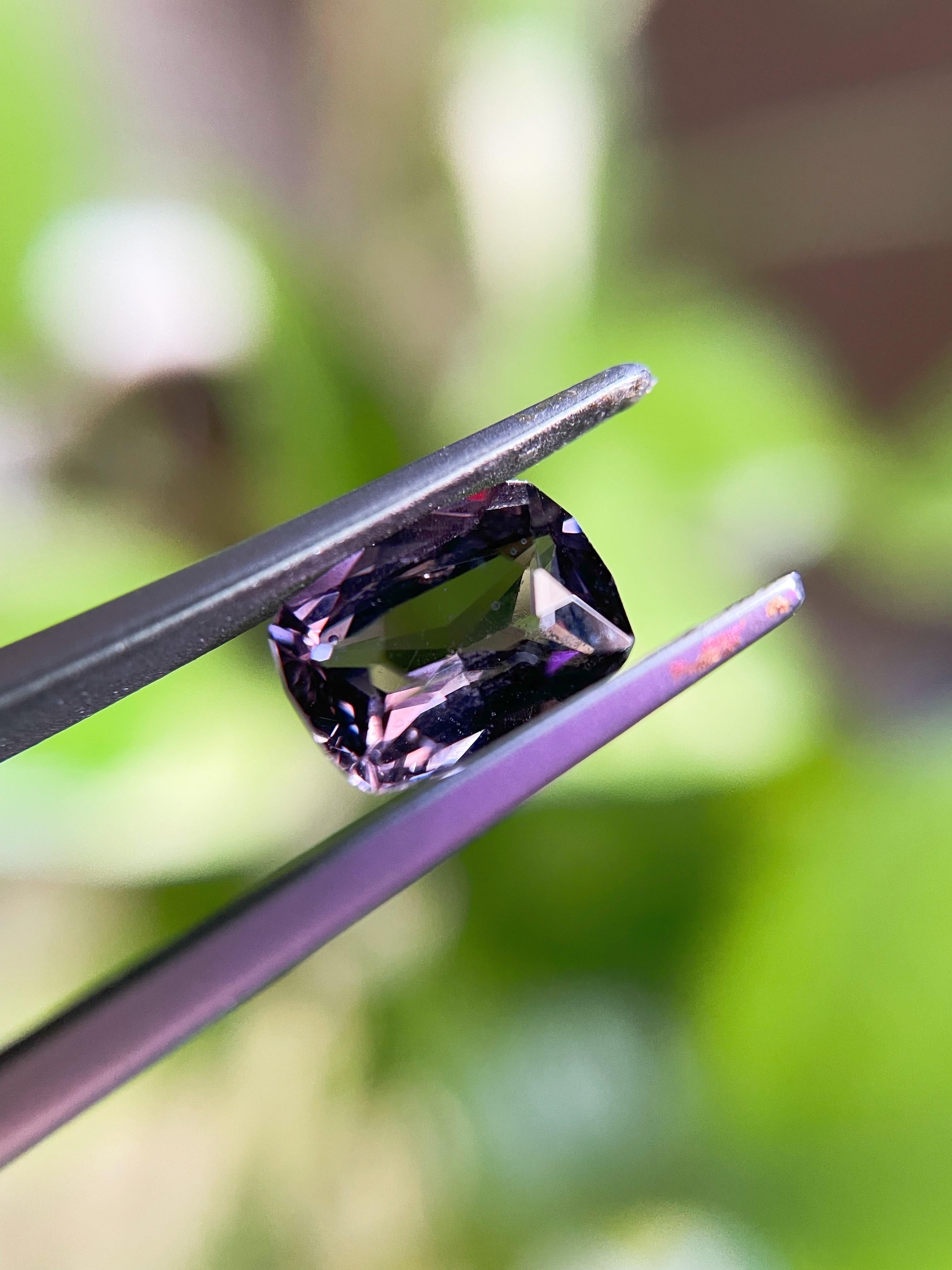 Taille coussin Natural Purplish Gray Spinel, for Jewelry Making 1.6555 Ct en vente