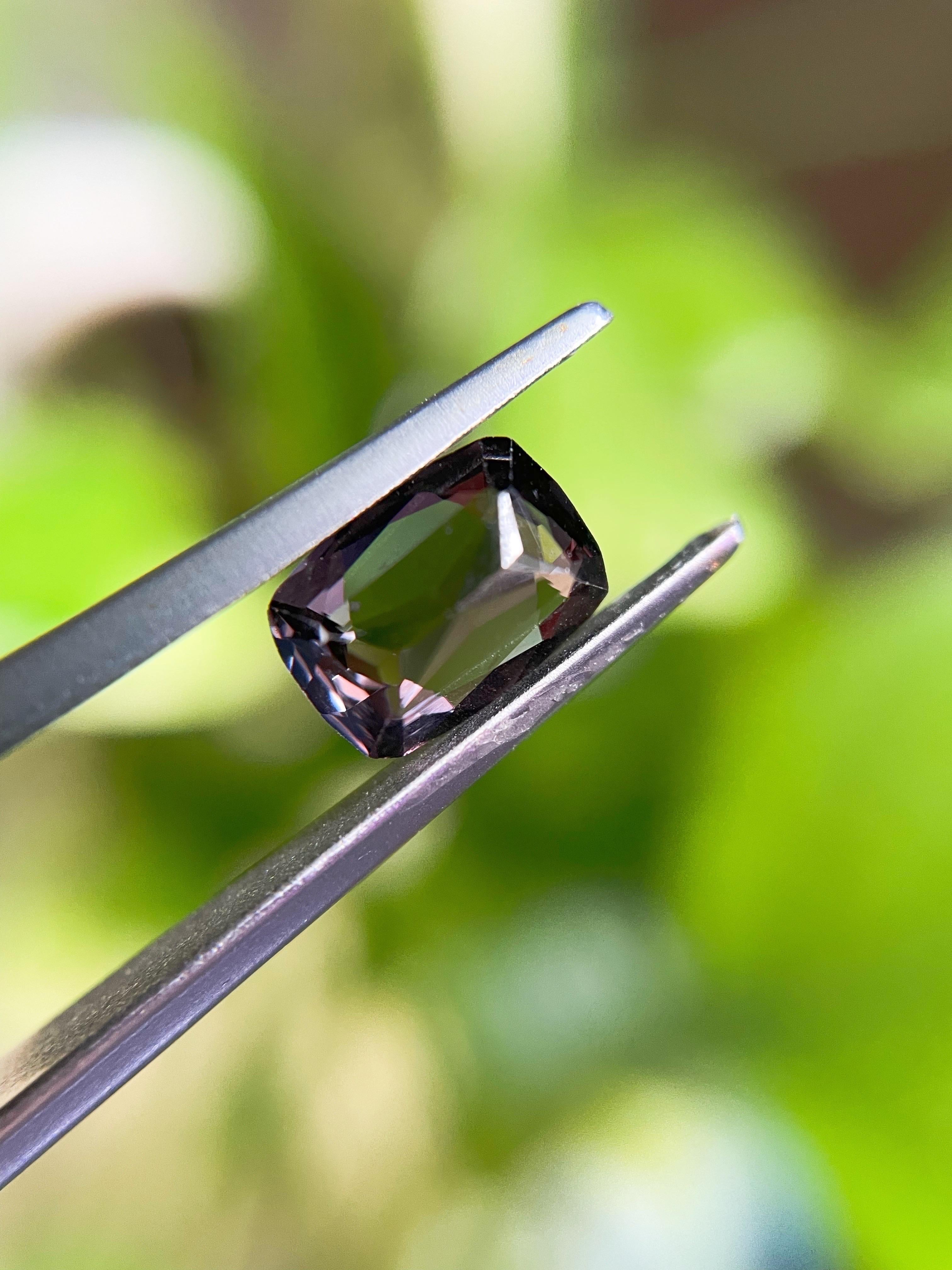 Natural Purplish Gray Spinel, for Jewelry Making 1.6555 Ct Neuf - En vente à Kowloon, HK