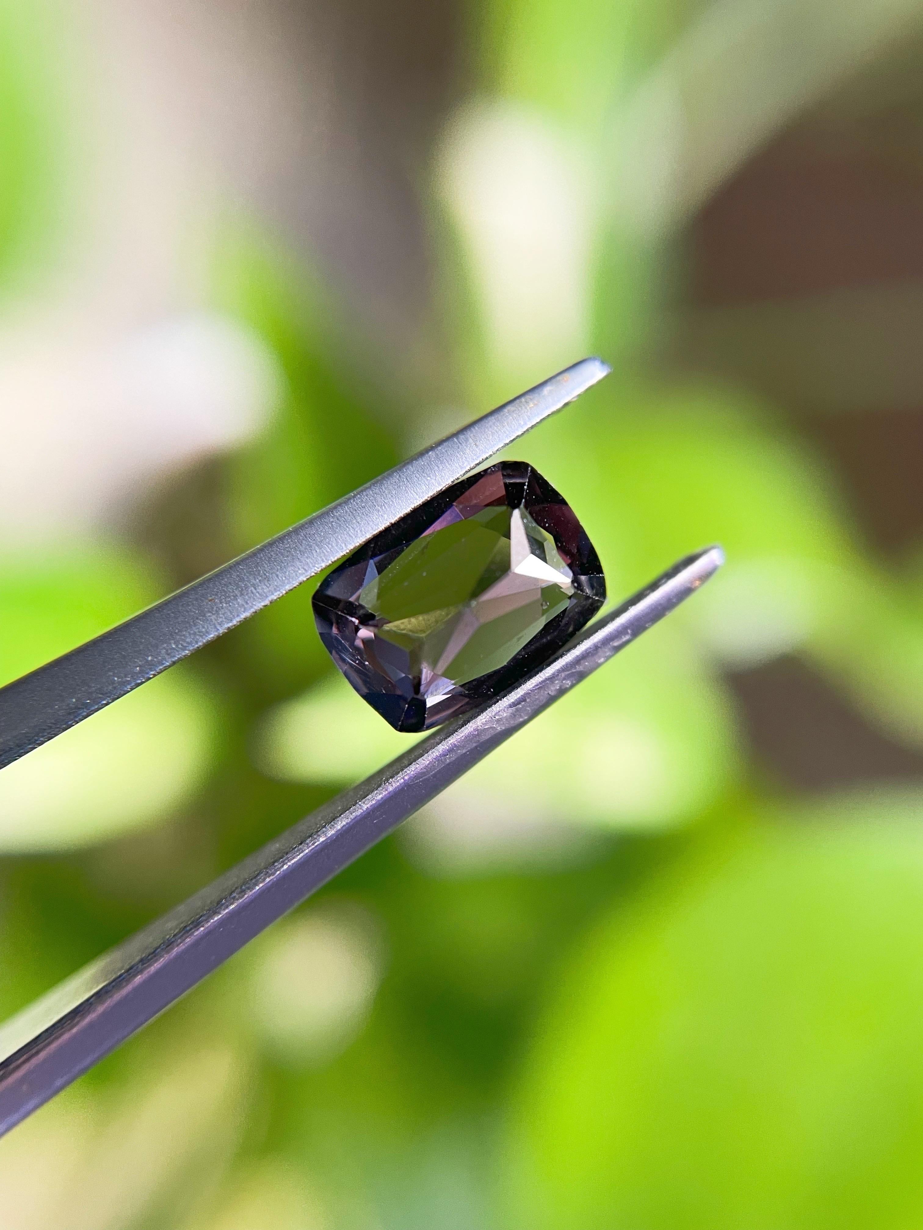 Natural Purplish Gray Spinel, for Jewelry Making 1.6555 Ct en vente 2