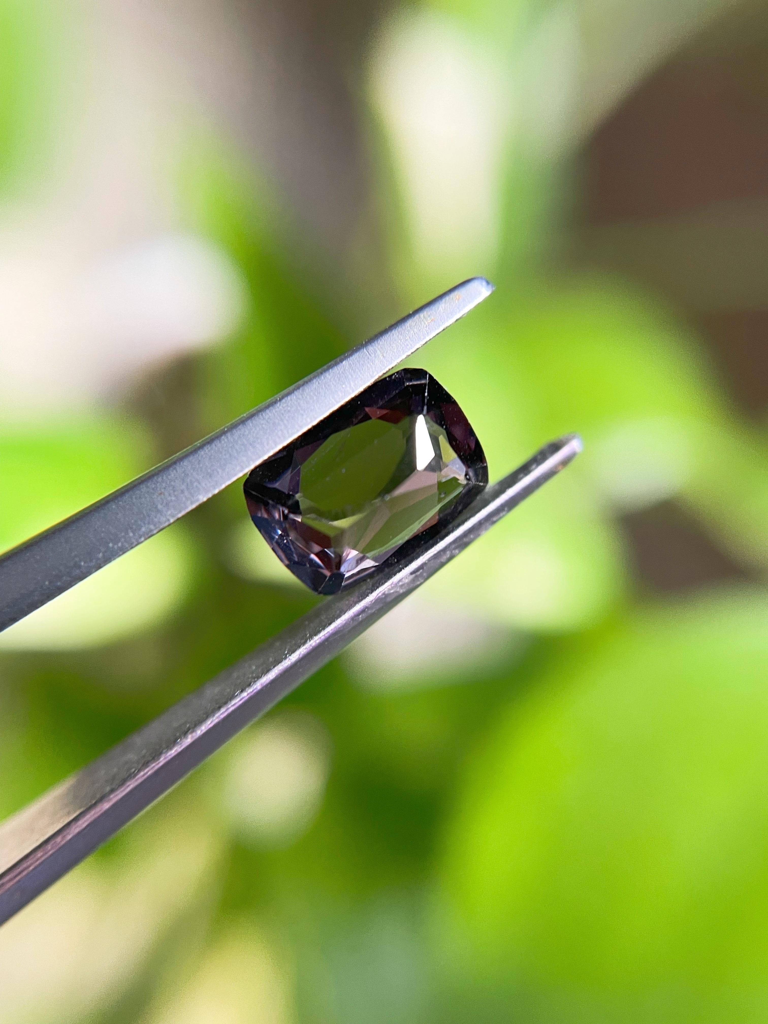 Natural Purplish Gray Spinel, for Jewelry Making 1.6555 Ct en vente 3