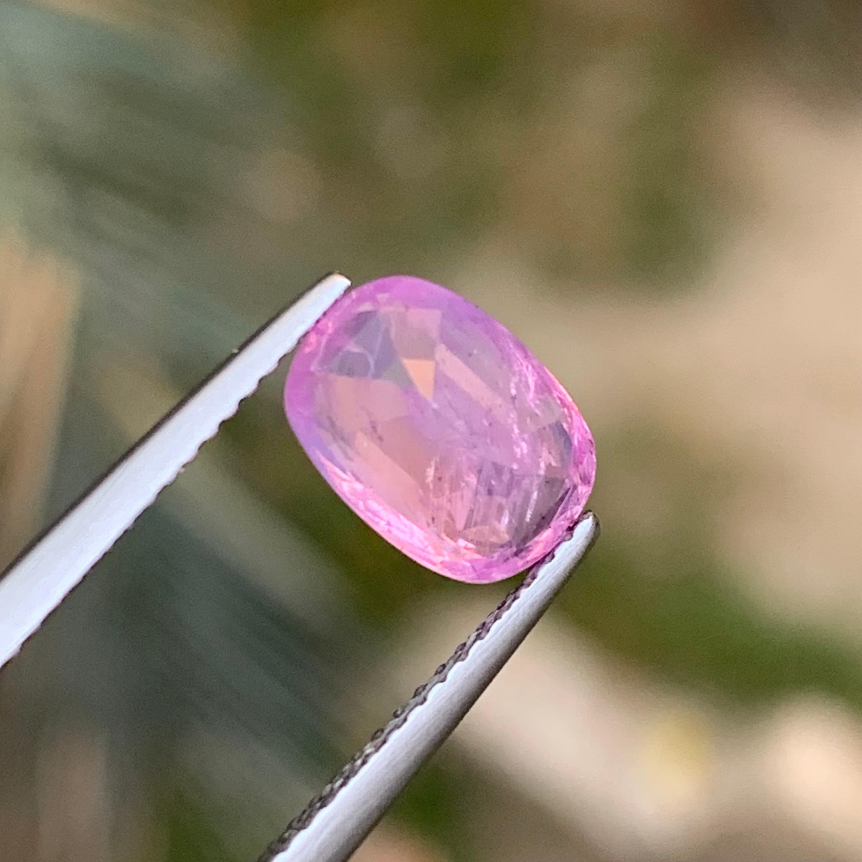 Zaffiro rosa violaceo naturale certificato con taglio ovale da 2,79 carati per anello in vendita 4