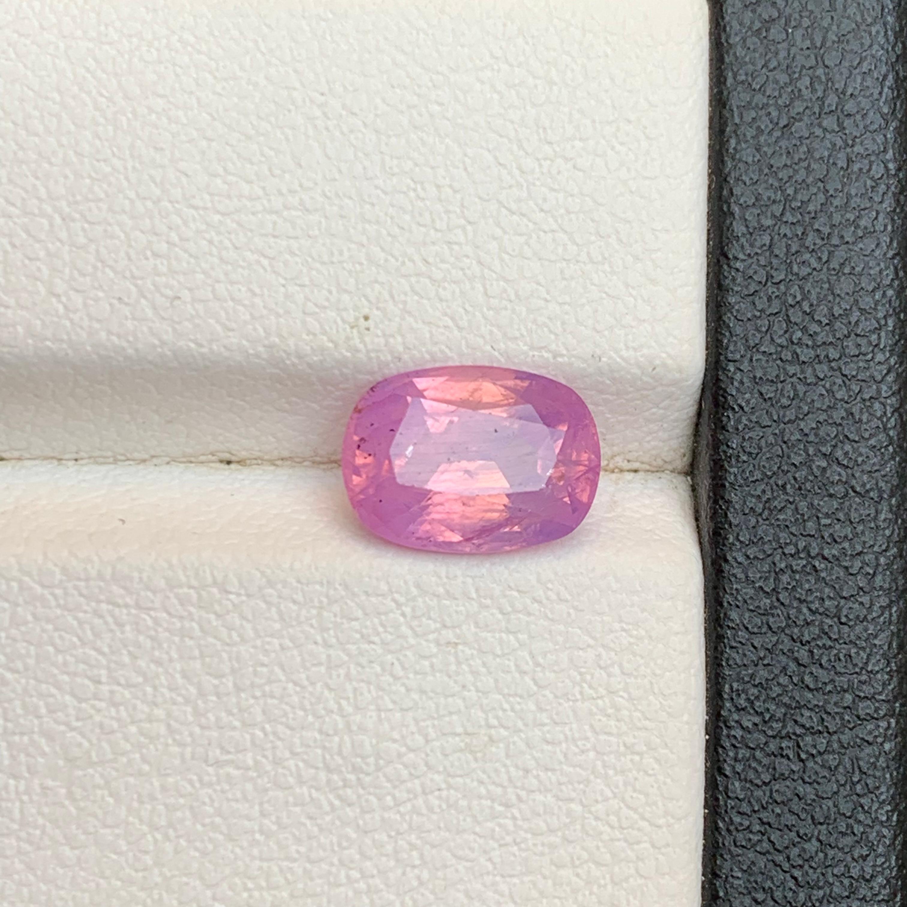 Zaffiro rosa violaceo naturale certificato con taglio ovale da 2,79 carati per anello In condizioni Nuovo in vendita a Peshawar, PK