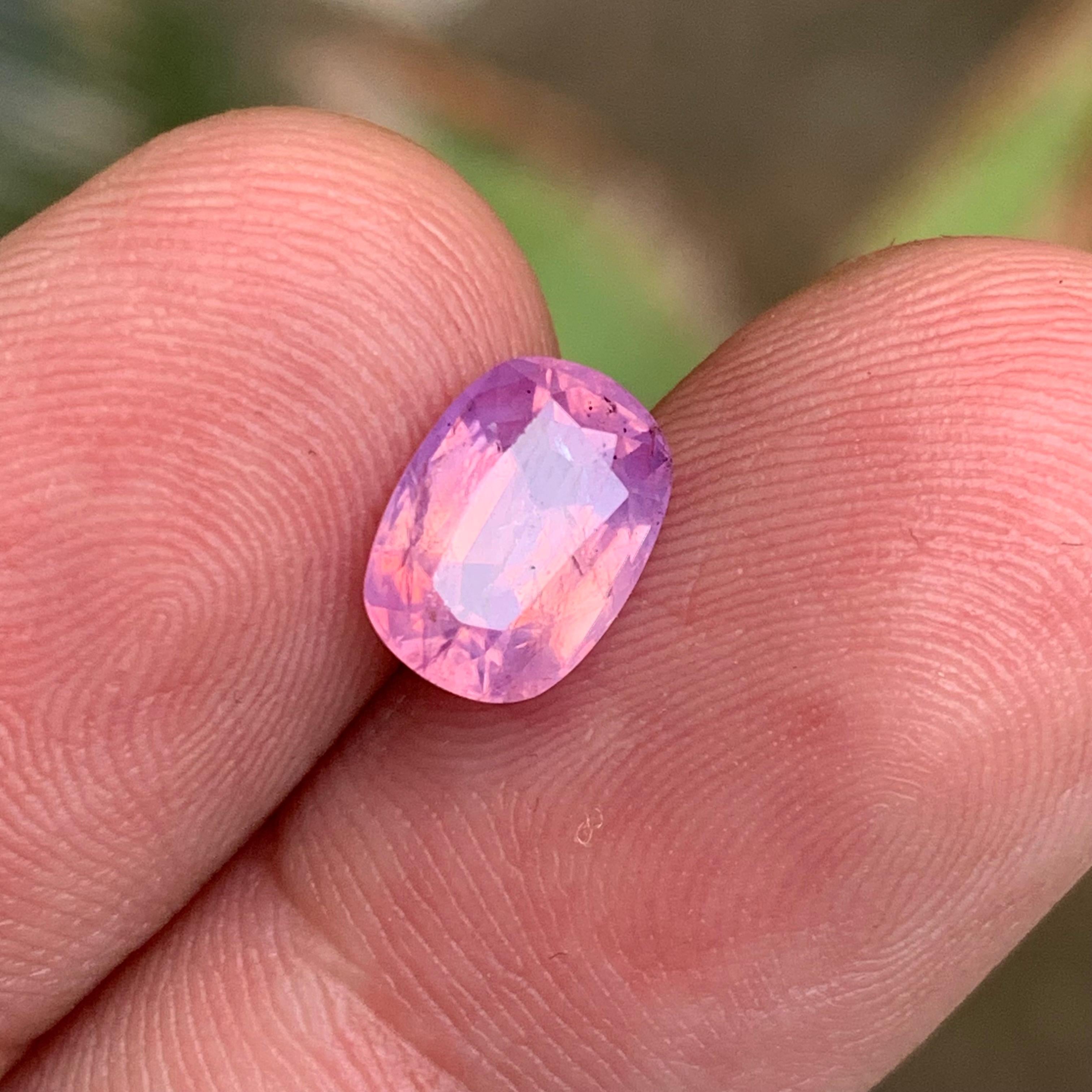 Zaffiro rosa violaceo naturale certificato con taglio ovale da 2,79 carati per anello in vendita 1