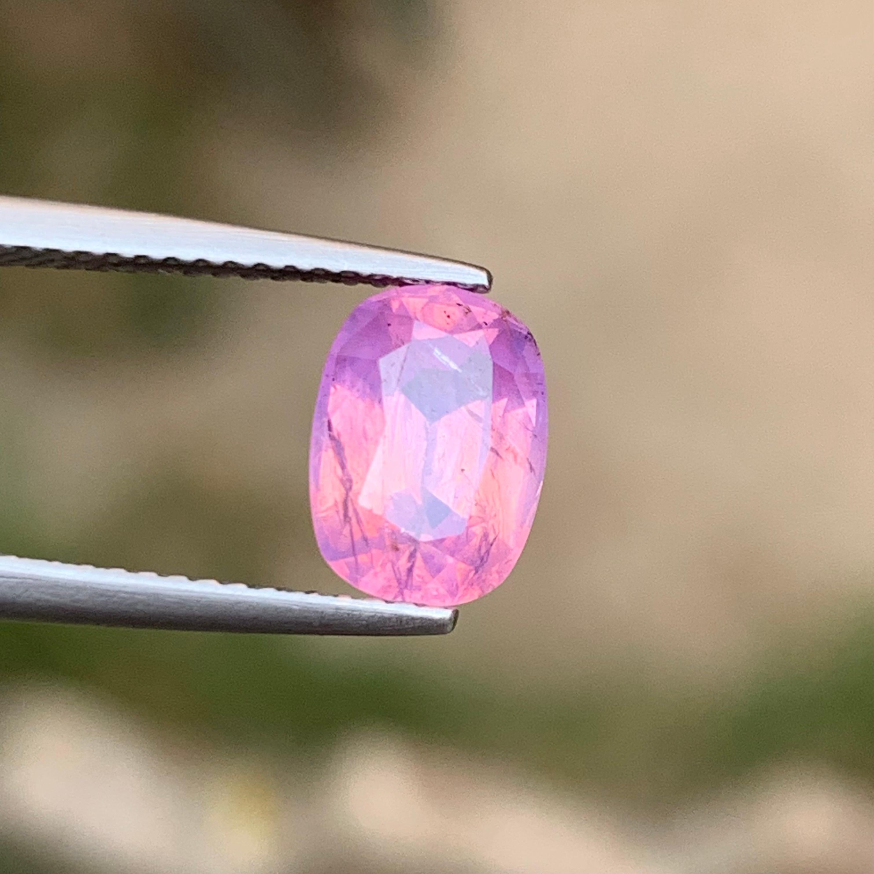 Zaffiro rosa violaceo naturale certificato con taglio ovale da 2,79 carati per anello in vendita 3