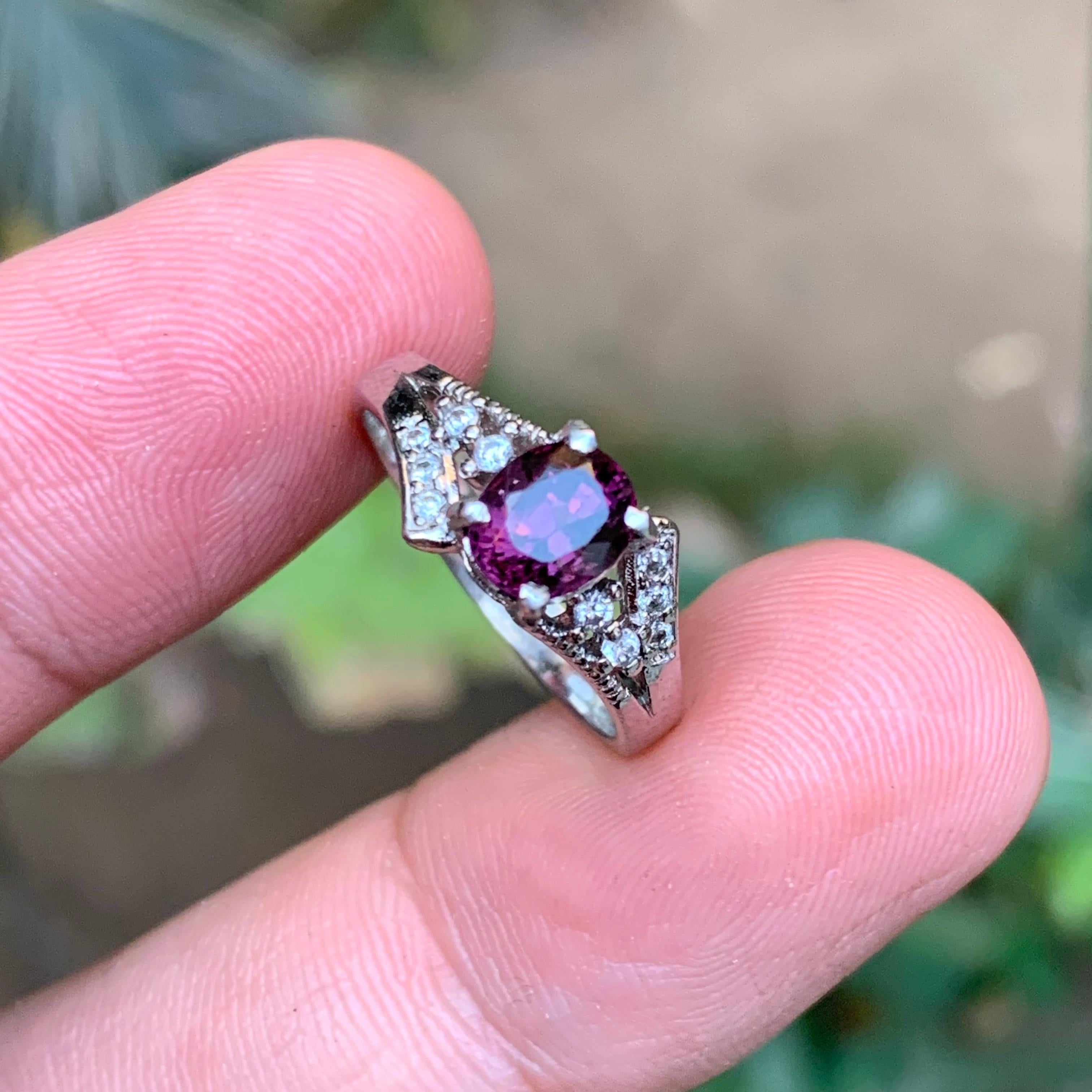 Anello di fidanzamento con spinello rosa violaceo naturale in argento 925 - Fatto a mano in vendita 6