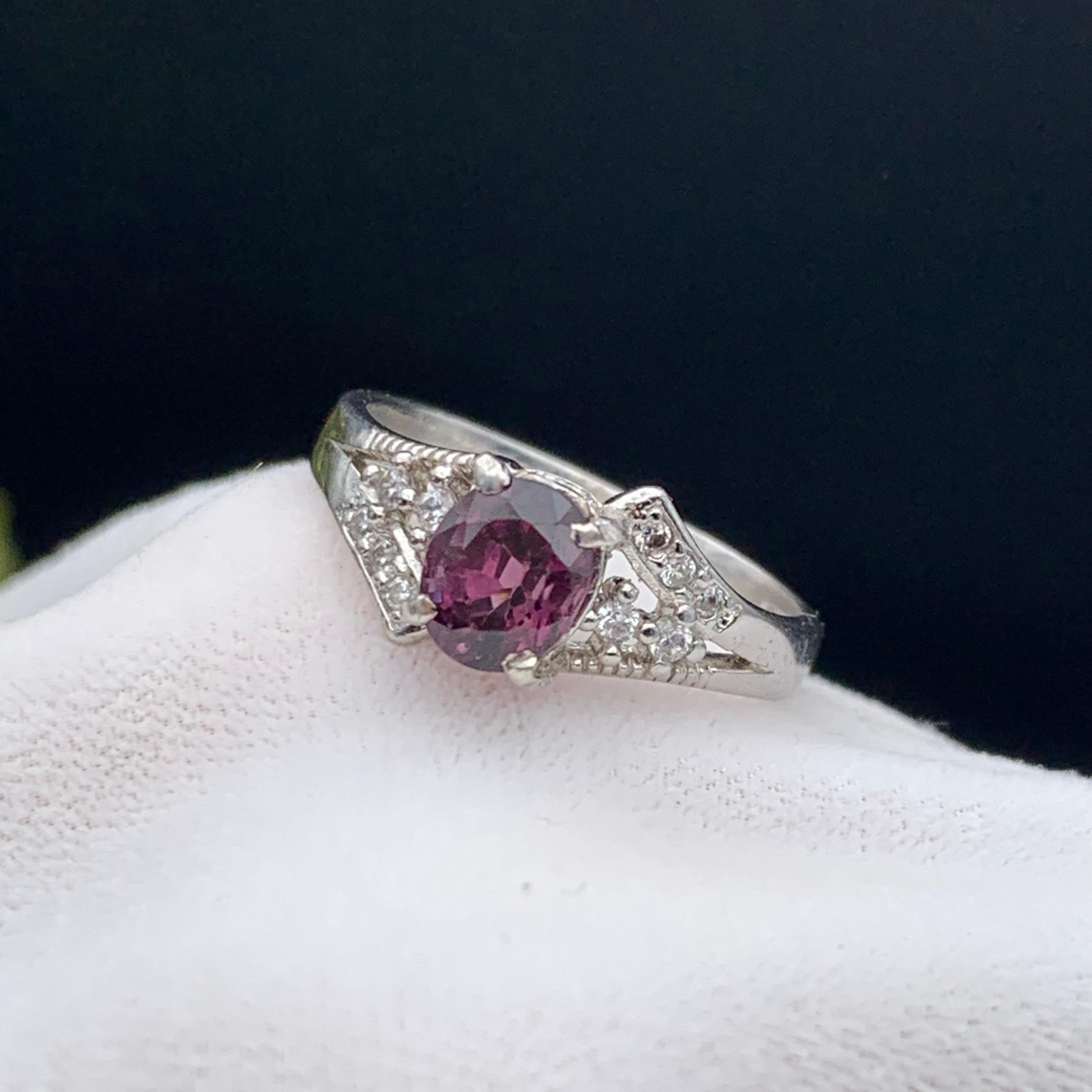 Anello di fidanzamento con spinello rosa violaceo naturale in argento 925 - Fatto a mano In condizioni Nuovo in vendita a Peshawar, PK