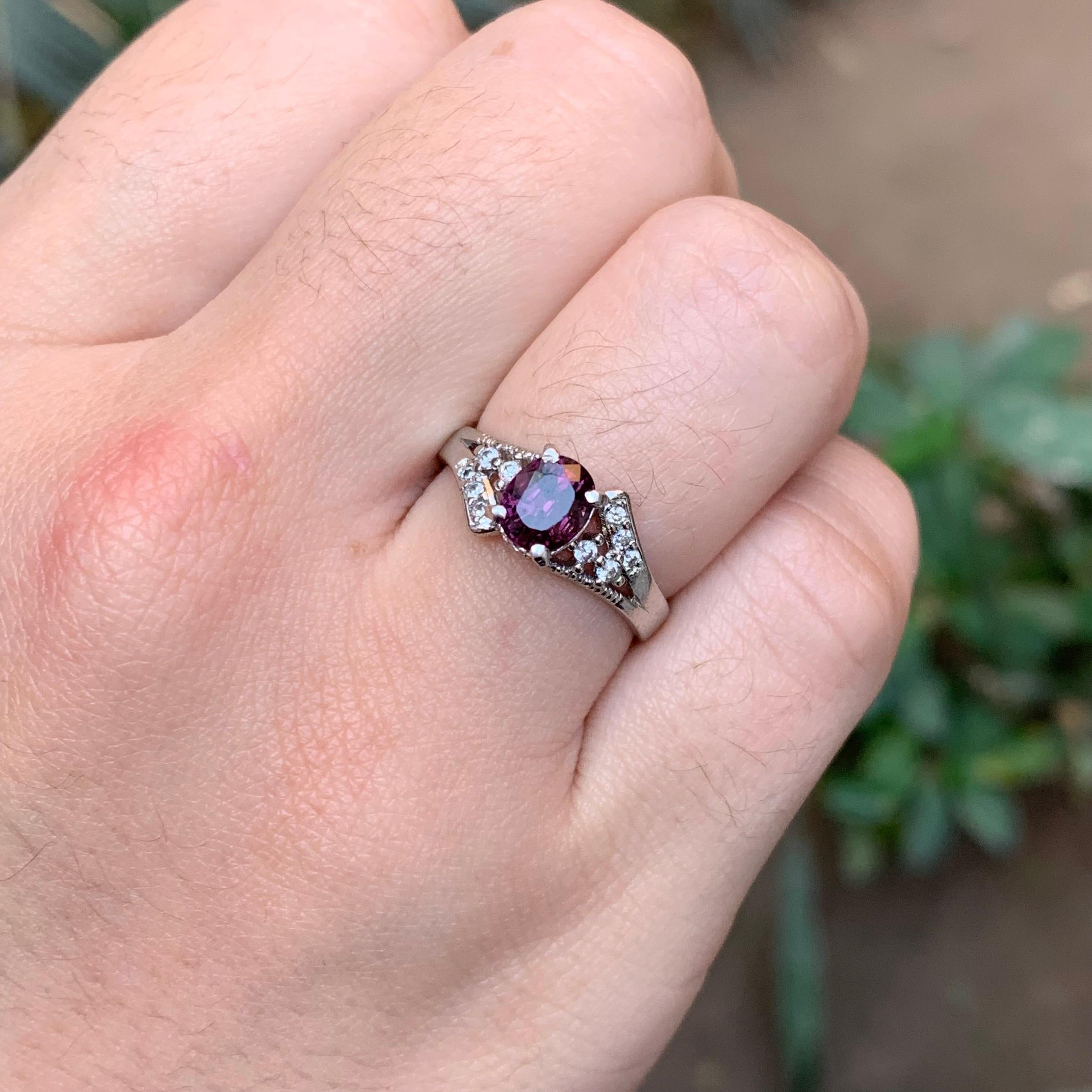 Anello di fidanzamento con spinello rosa violaceo naturale in argento 925 - Fatto a mano in vendita 2