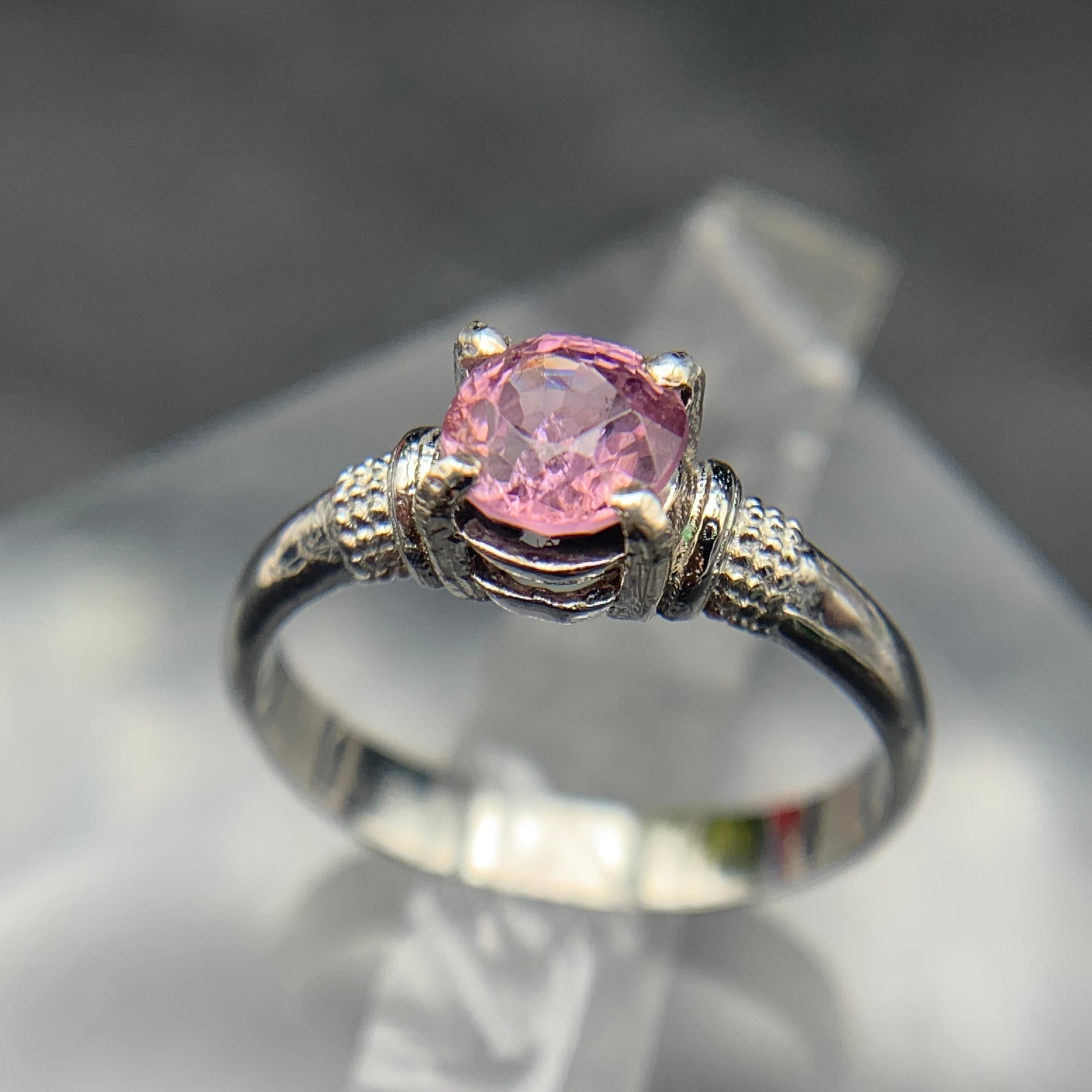 Anello di fidanzamento con spinello rosa violaceo naturale in argento 925 - Fatto a mano in vendita 2