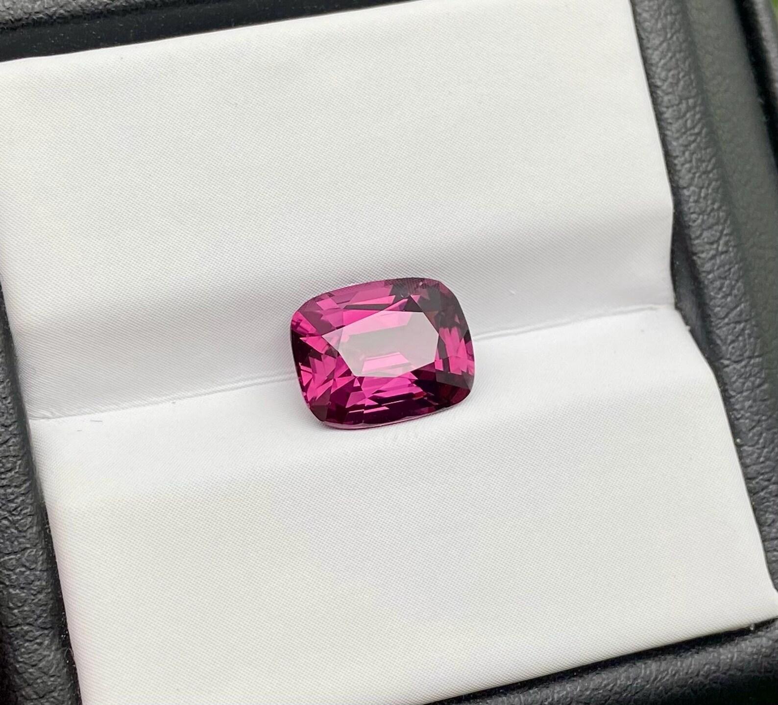 Gemma sciolta di Spinello rosa-violaceo naturale da 2,74 carati, Alta qualità, Taglio a cuscino in vendita 6