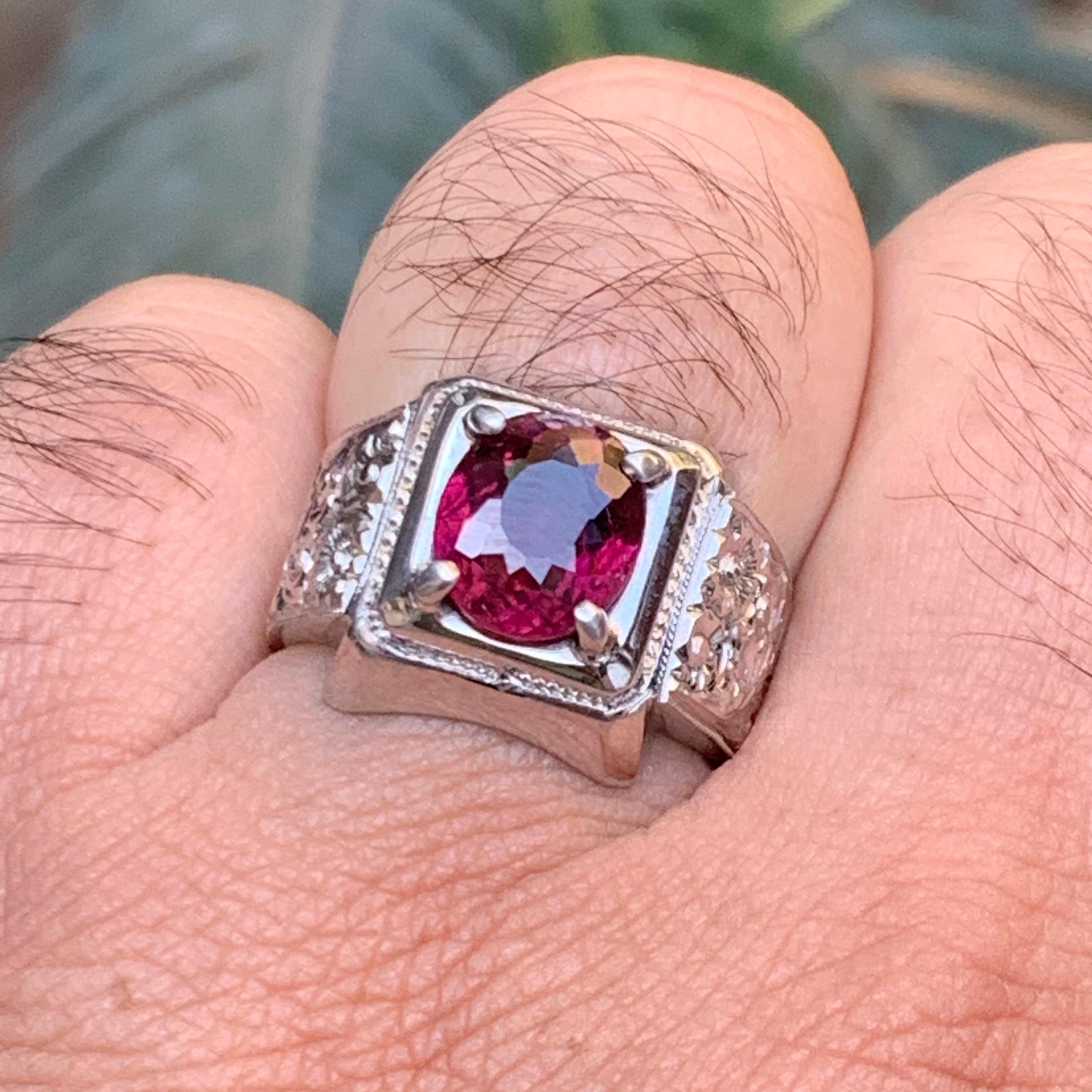 Moderno Anello con tormalina rosa violacea naturale in argento Sterling 925 - Gioiello fatto a mano in vendita