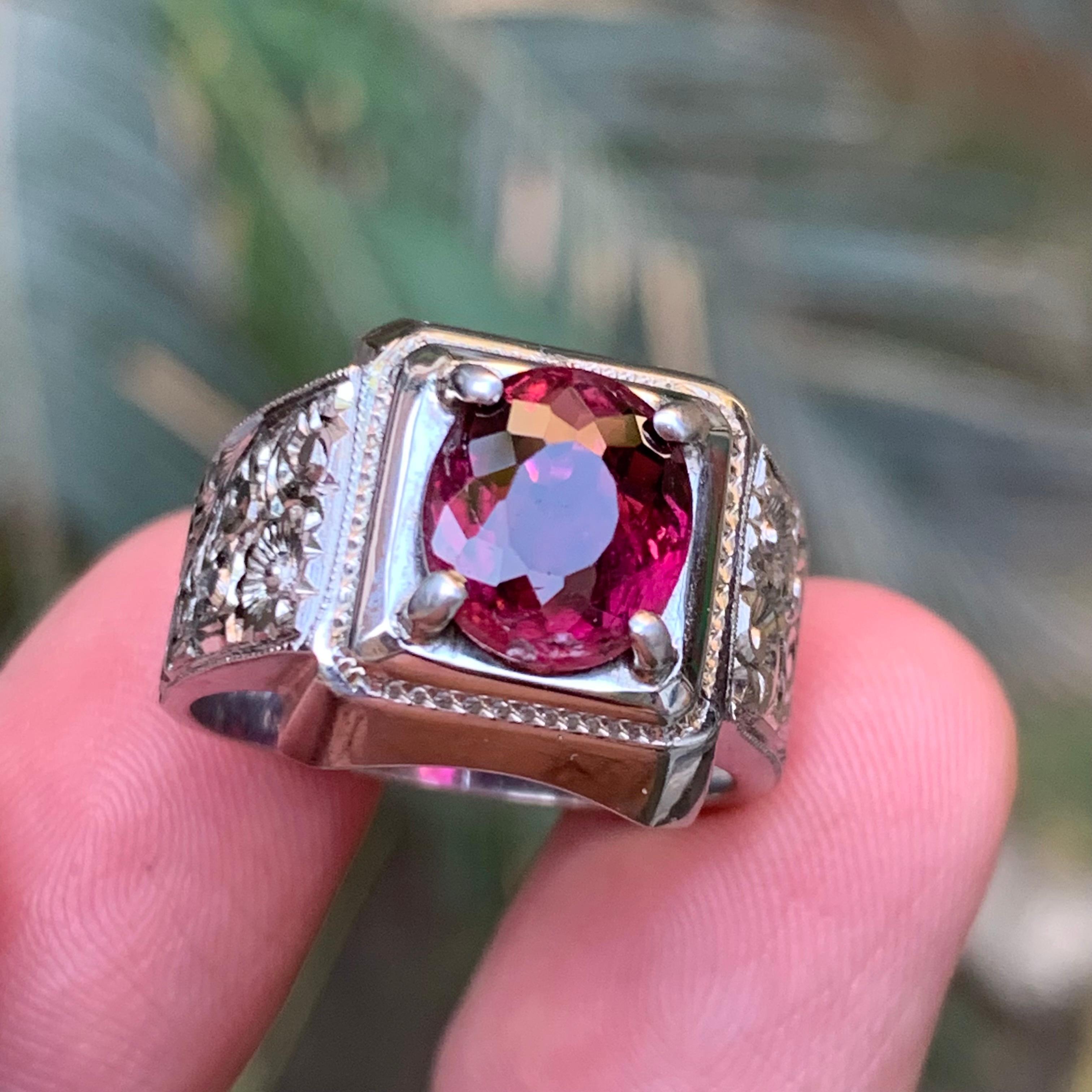 Anello con tormalina rosa violacea naturale in argento Sterling 925 - Gioiello fatto a mano In condizioni Nuovo in vendita a Peshawar, PK