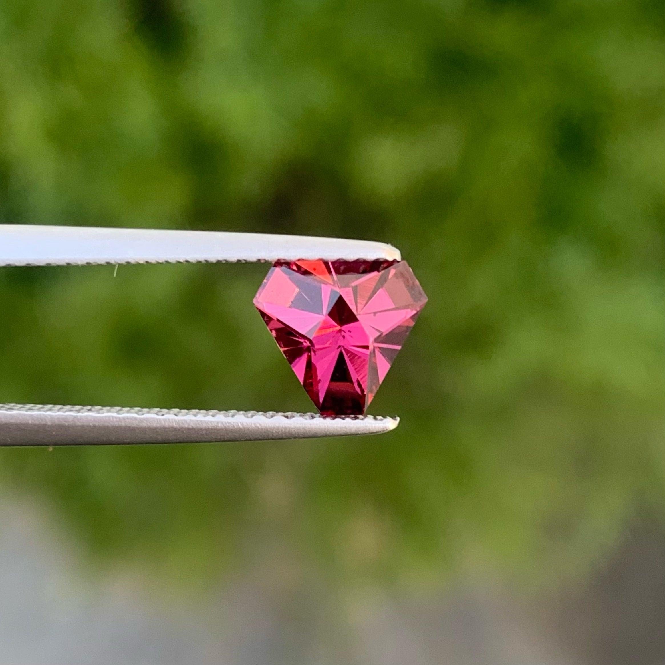 Trillion Cut Natural Purplish Red Garnet Gemstone 1.50 CT Malawi Loose Garnet For Jewelry For Sale