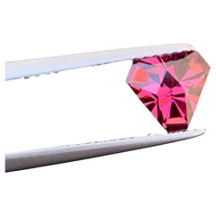 Gemma di granato rosso violaceo naturale 1,50 CT Granato sfuso del Malawi per gioielli