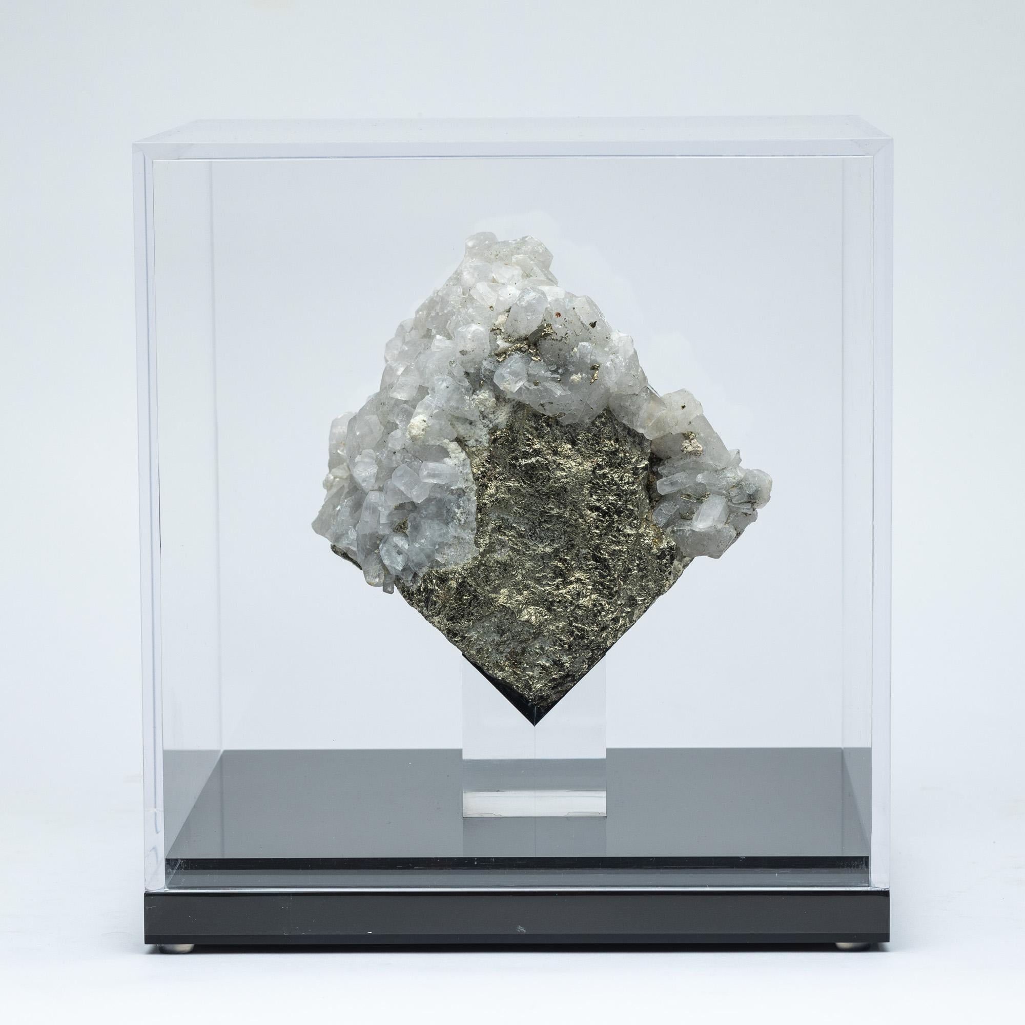 Origin: Peru

Pyrite occurs in a great diversity of environments, we can also find fossils with pyrite coatings such as the pyritized ammonites from Siberia.  Pyrite is a mineral composed mainly of iron sulfide (FeS2).

The growth in the form of