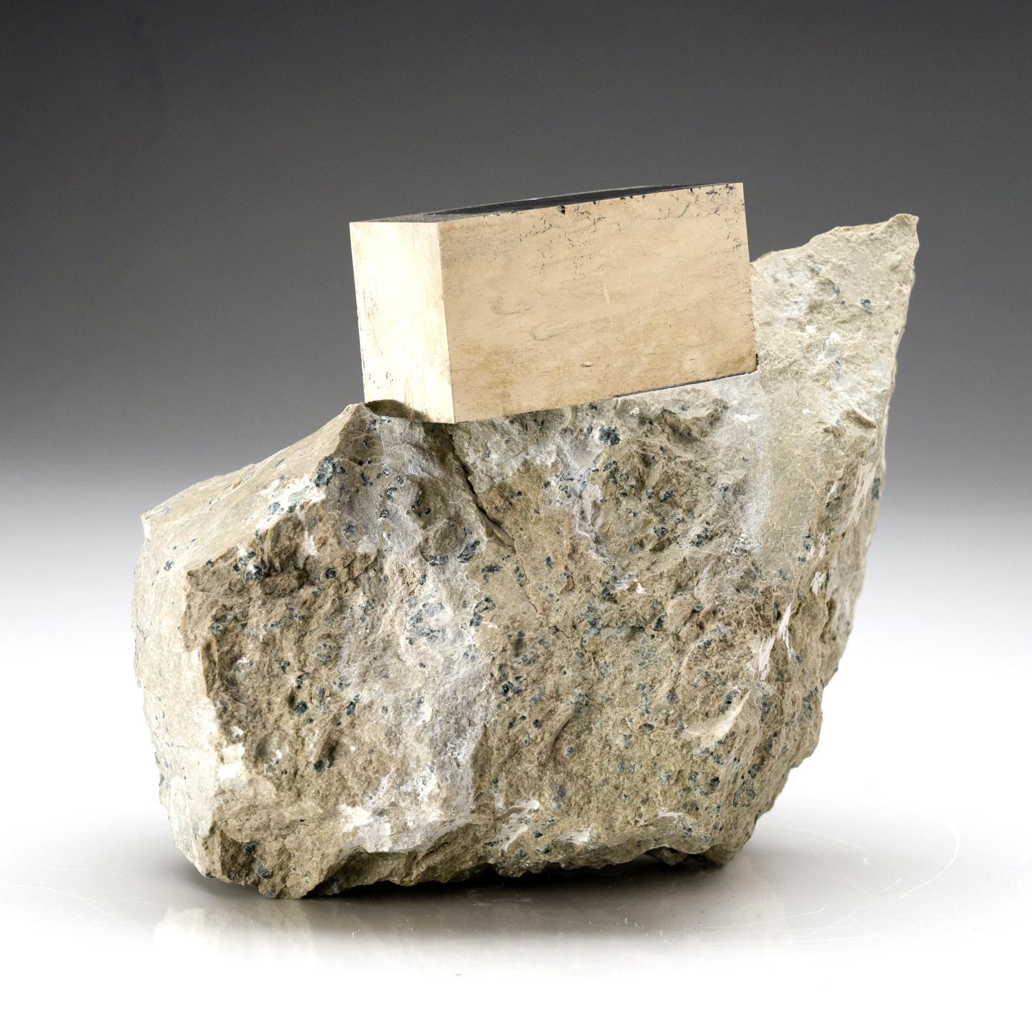 Pyrit auf Basalt aus Navajun, Spanien (6,5 lbs) im Angebot 2