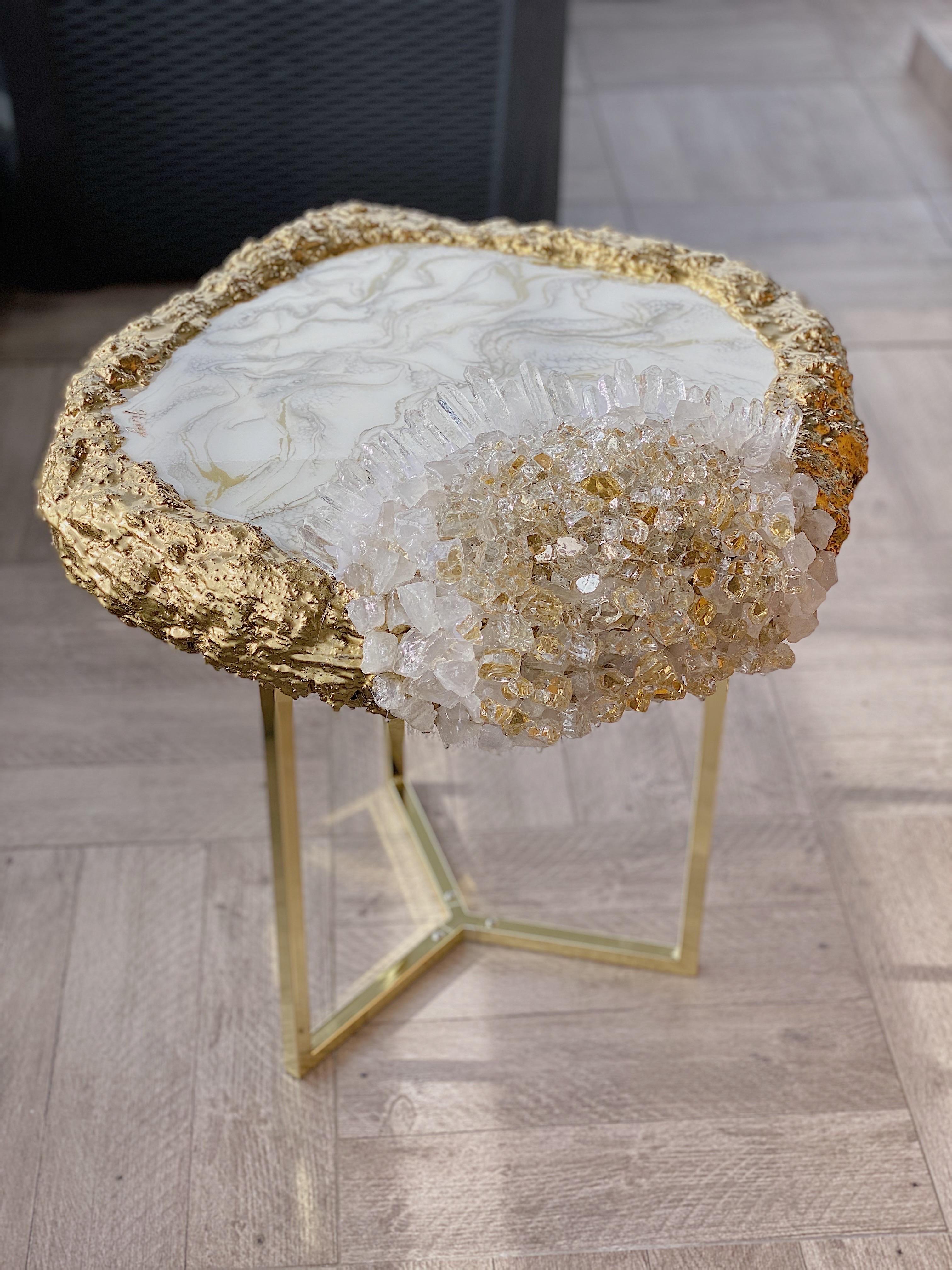 Natural quartz and marble resin geode table In New Condition For Sale In GAGNY, FR