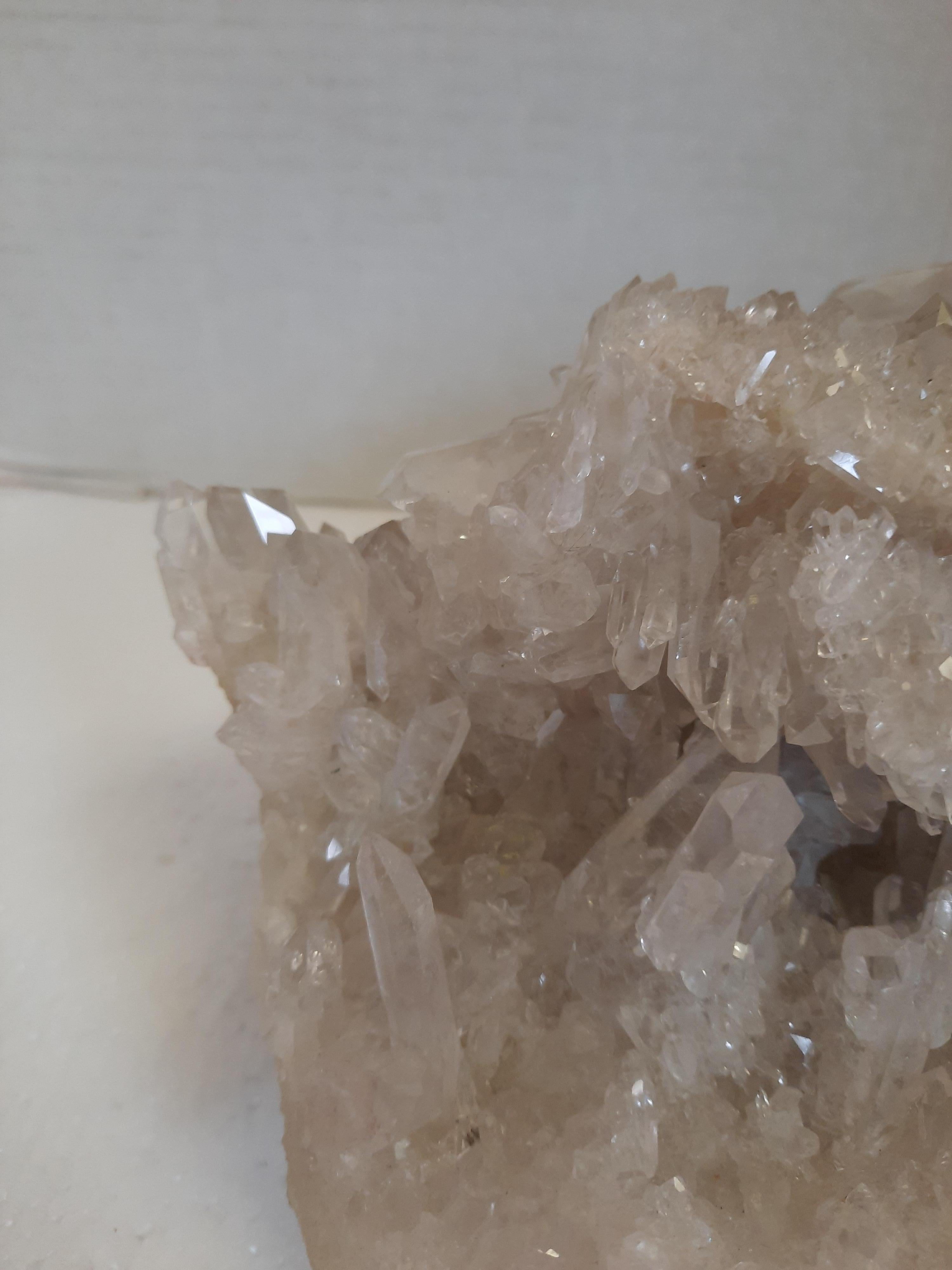 Natural Quartz Crystal Specimen In Good Condition For Sale In Livingston, NJ