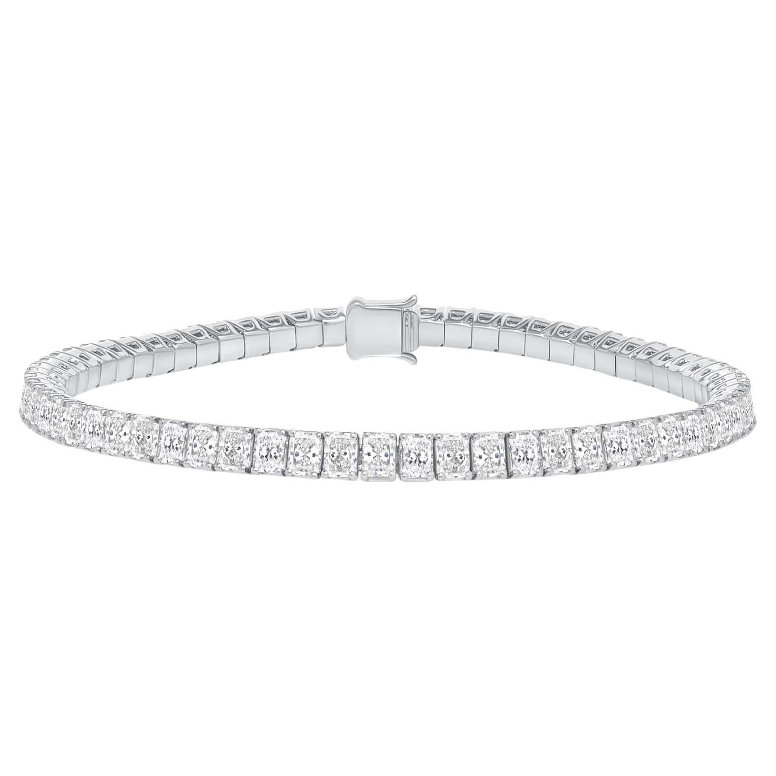 A beautiful and unique diamond cut, this radiant bracelet is to compliment any outfit.

Bracelet Information 
Metal : 18k Gold
Diamond Cut : Radiant Cut Natural Conflict Free Diamond 
Diamond Carat Weight : 6ttcw
Diamond Clarity : VS -SI
Diamond