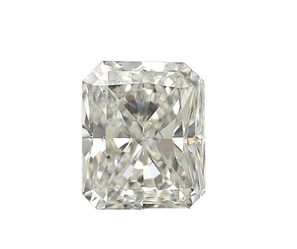 Diamant radiant naturel de 0,50 carat H SI1 classé par le laboratoire GIA, avec une coupe et un éclat magnifiques. Ce diamant est accompagné d'un certificat GIA et d'un numéro d'inscription au laser.

GIA 1438797536

SKU : 1078