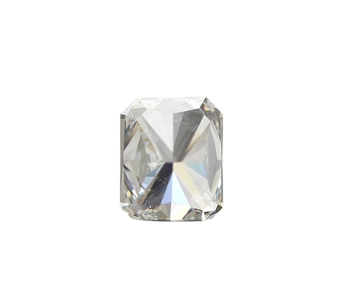 Women's or Men's Natural Radiant Diamond in a 0.50 Carat H SI1, GIA Certificate For Sale