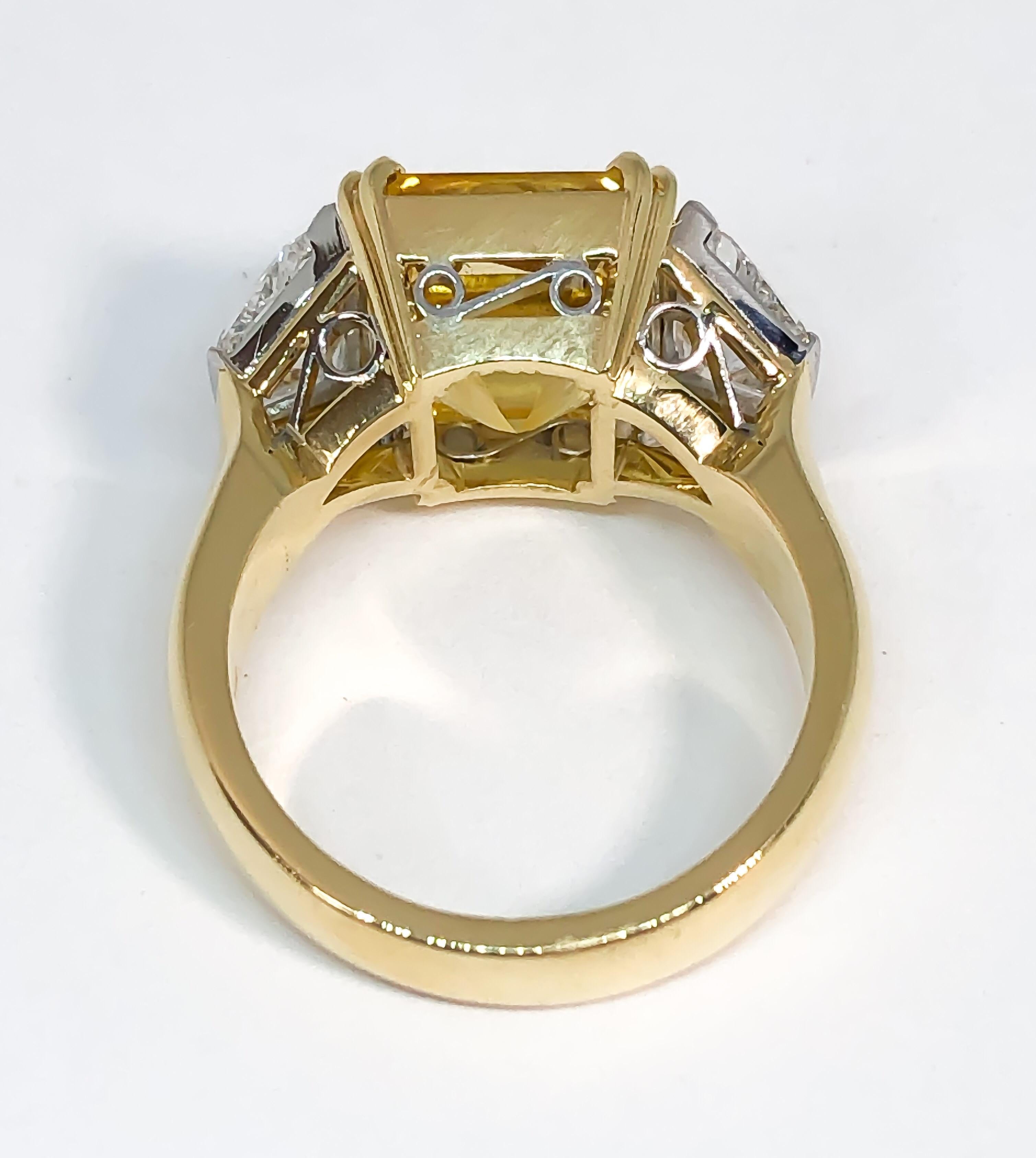 Natural Radiant Yellow Sapphire and Trapezoid Diamond Platinum 18KY Ring 8.16CT In New Condition For Sale In Carmel-by-the-Sea, CA