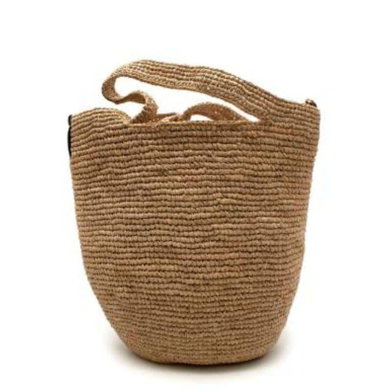 Loewe natural raffia Mini Slit basket tote bag
 
 
 
 -Versatile tote with top handles and a body in soft handwoven raffia
 
 -Detachable and adjustable canvas shoulder strap that’s woven with a logo motif
 
 -Unlined
 
 -Embossed Anagram patch
 
