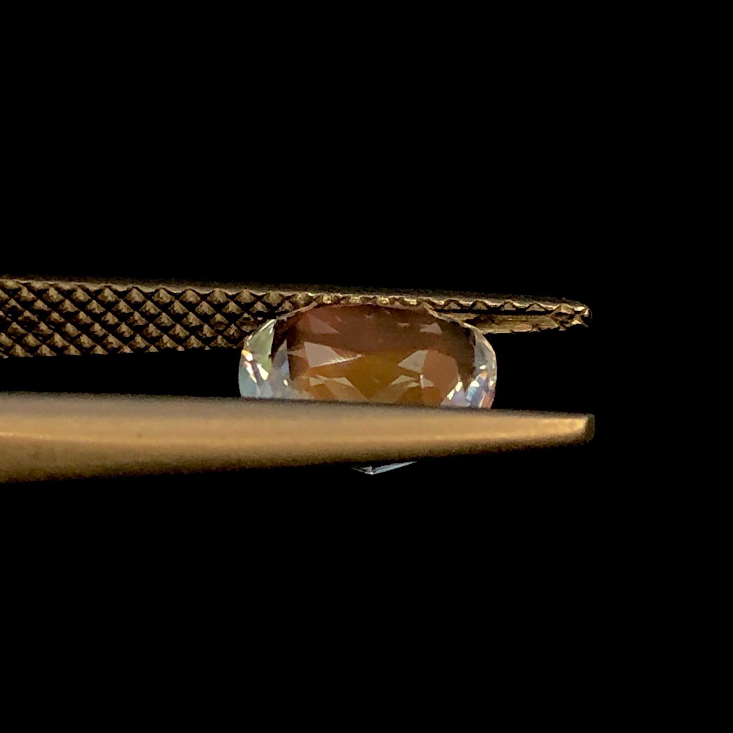 Pietra di luna arcobaleno naturale certificata  1,47 ct Cuscino in vendita 4