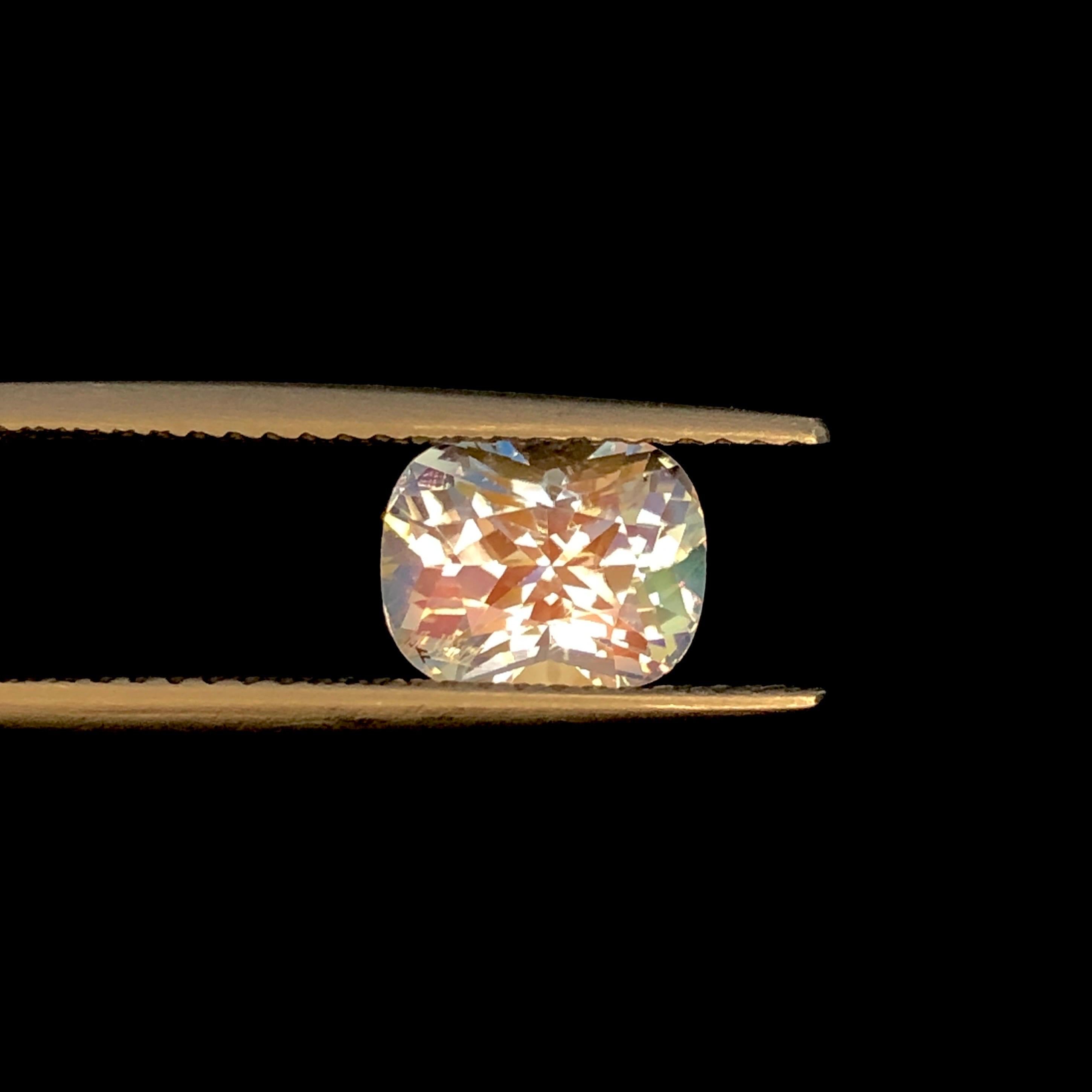 Taglio cuscino Pietra di luna arcobaleno naturale certificata  1,47 ct Cuscino in vendita