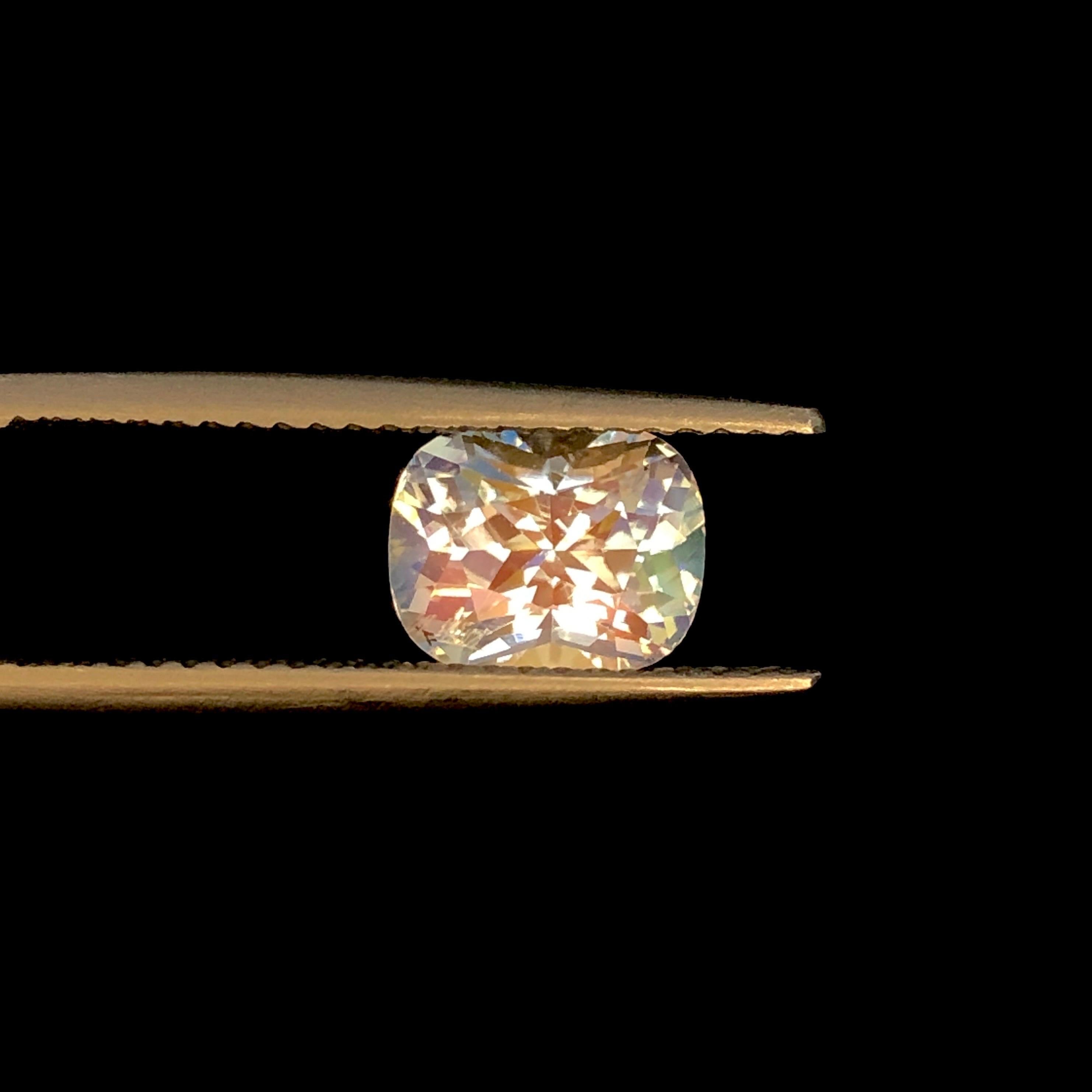 Pietra di luna arcobaleno naturale certificata  1,47 ct Cuscino in vendita 1