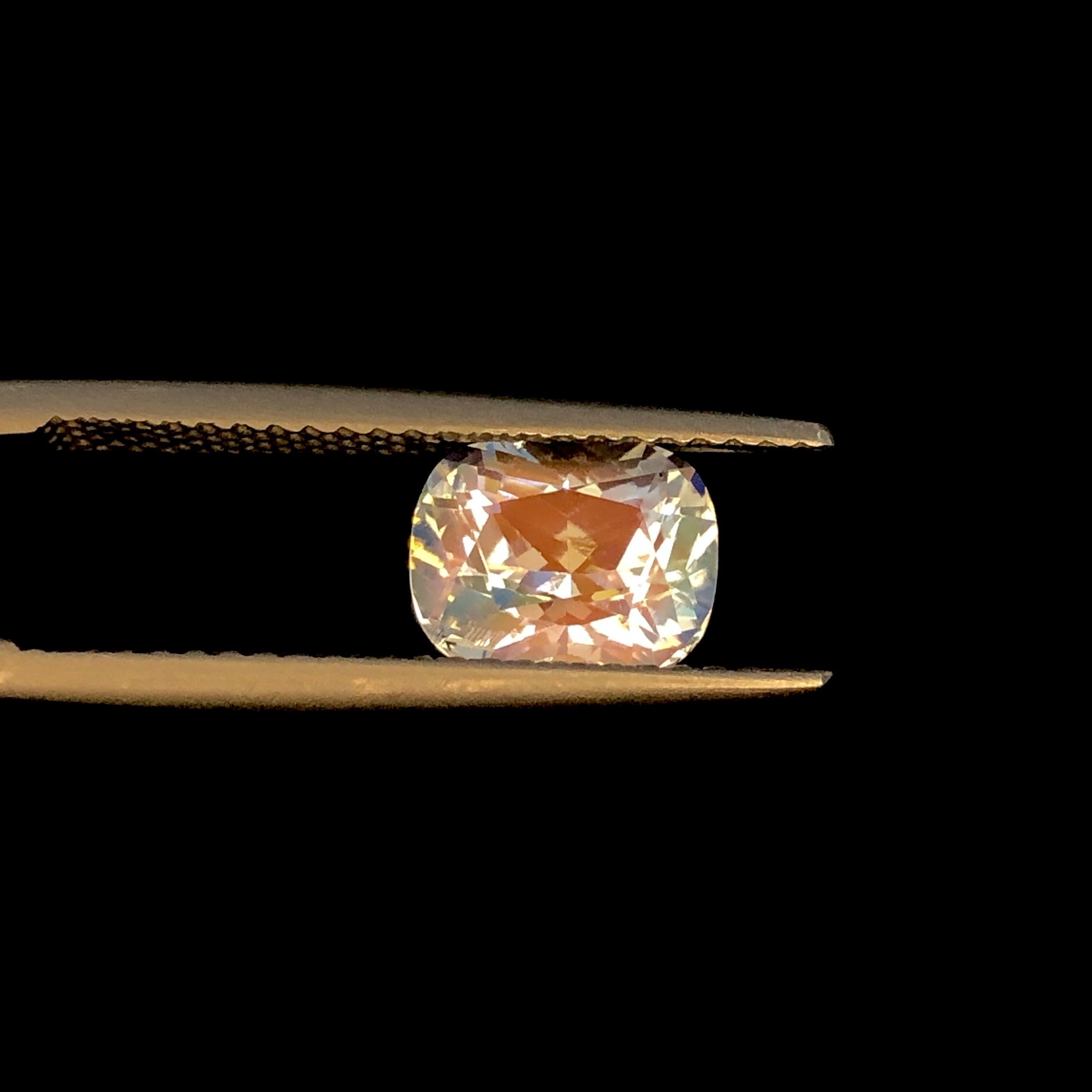 Pietra di luna arcobaleno naturale certificata  1,47 ct Cuscino in vendita 2