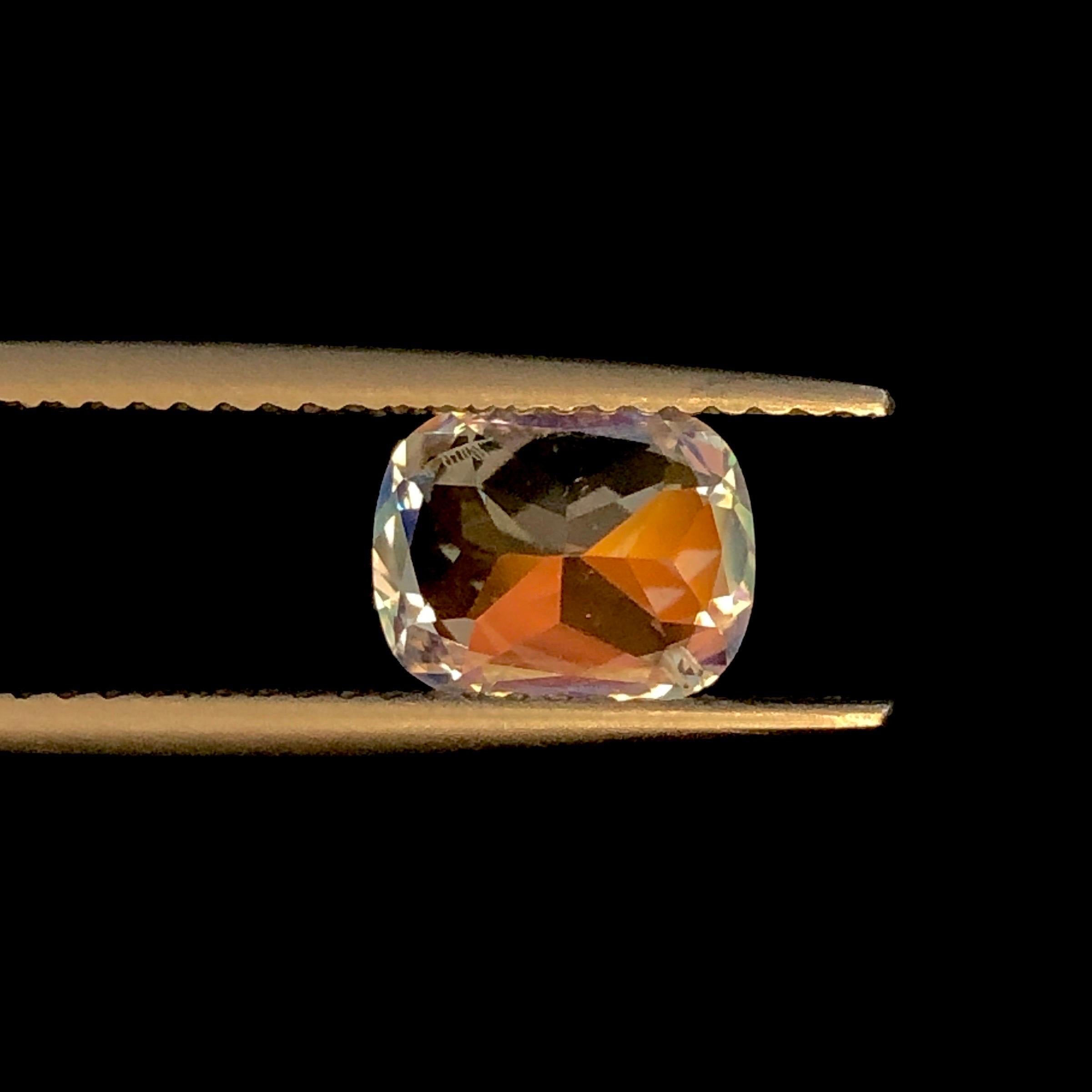 Pietra di luna arcobaleno naturale certificata  1,47 ct Cuscino in vendita 3