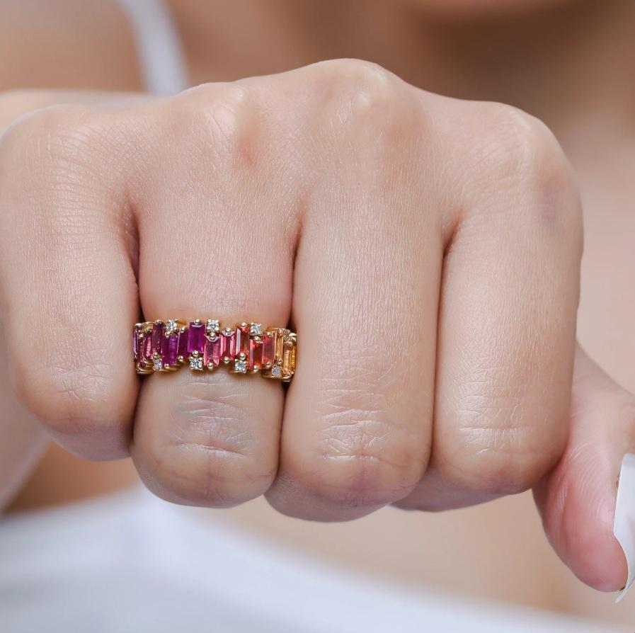 Taglio Asscher Anello a zig zag con zaffiro arcobaleno naturale e diamante in oro 14k in vendita