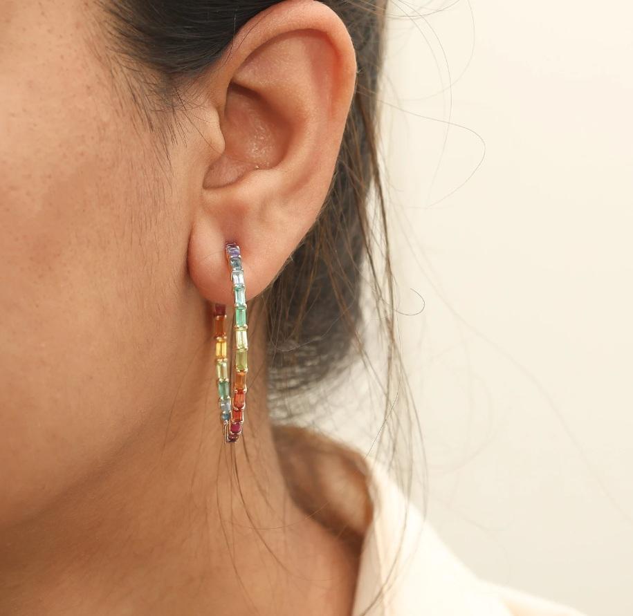 Natural rainbow sapphire earring in 14k gold im Angebot 1