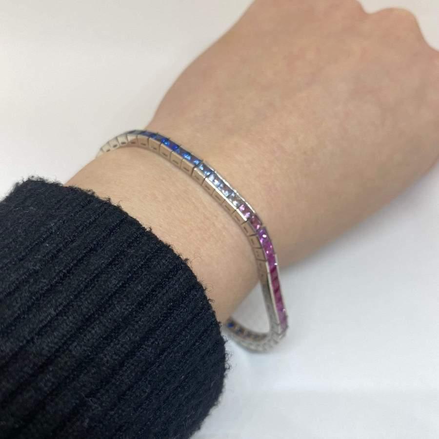 Natürlicher Regenbogen Saphir Princess Cut Channel Tennis-Armband 12,20 Ctw Platin im Zustand „Neu“ im Angebot in Carmel-by-the-Sea, CA