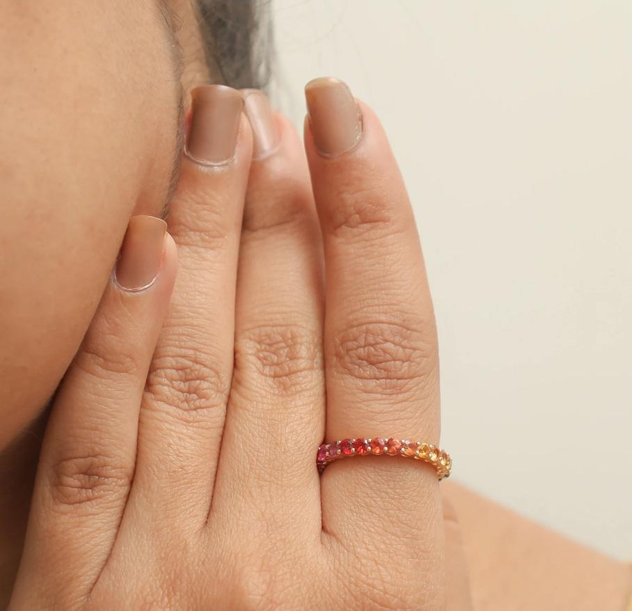 Ring mit natürlichem Regenbogen-Saphir aus 14k Gold im Angebot 1