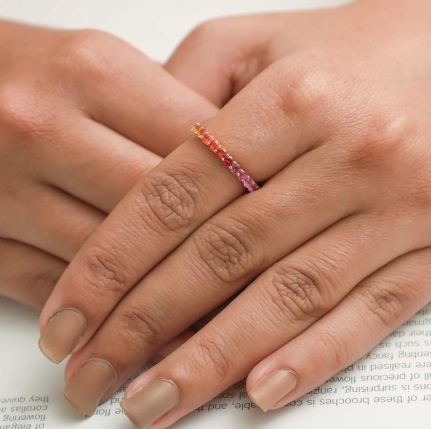 Ring mit natürlichem Regenbogen-Saphir aus 14k Gold im Angebot 2