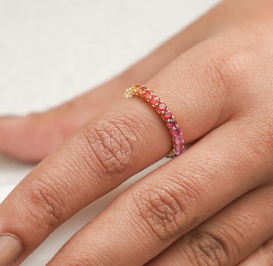 Ring mit natürlichem Regenbogen-Saphir aus 14k Gold im Angebot 3