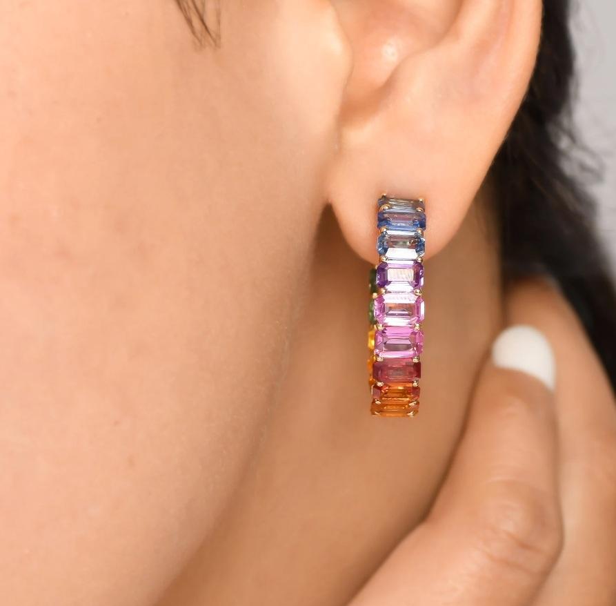 Natural rainbow sapphires earrings in 18k gold en Nuevo estado para la venta en jaipur, IN