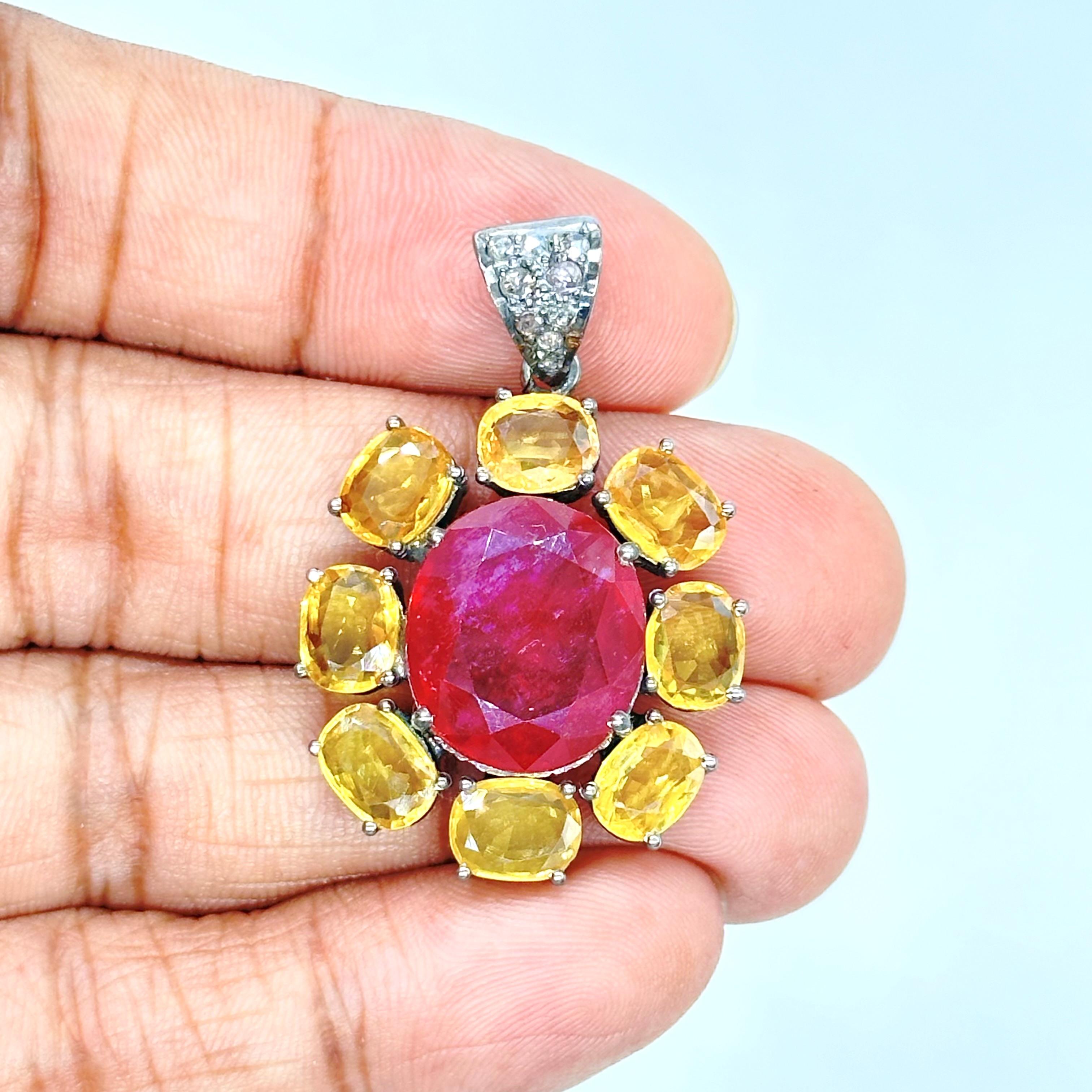 Pendentif fleur rare en argent sterling avec gros rubis, saphir jaune et diamants en vente 4